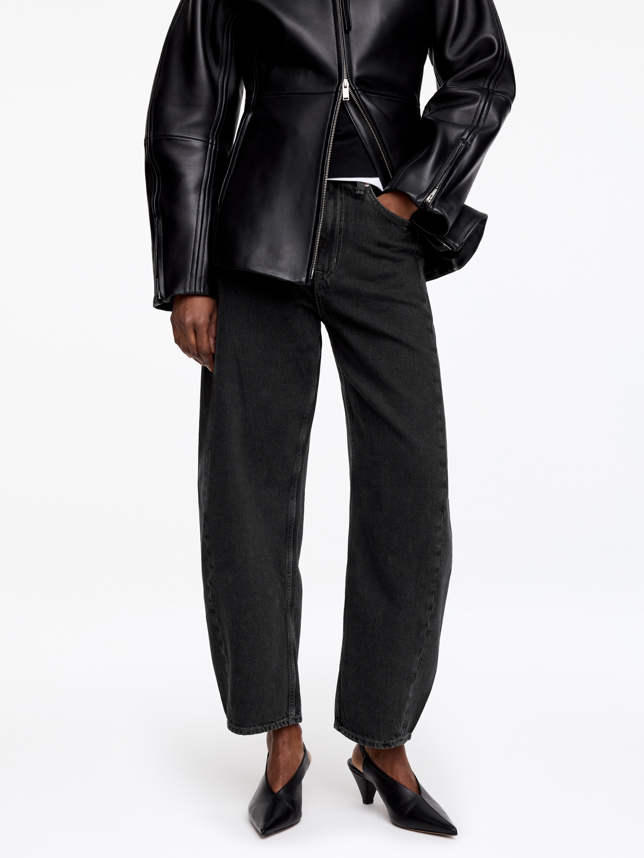 BLOOM Barrel Jeans - Black - Relaxed fit - Women - StillMedia/Lookbook - 4