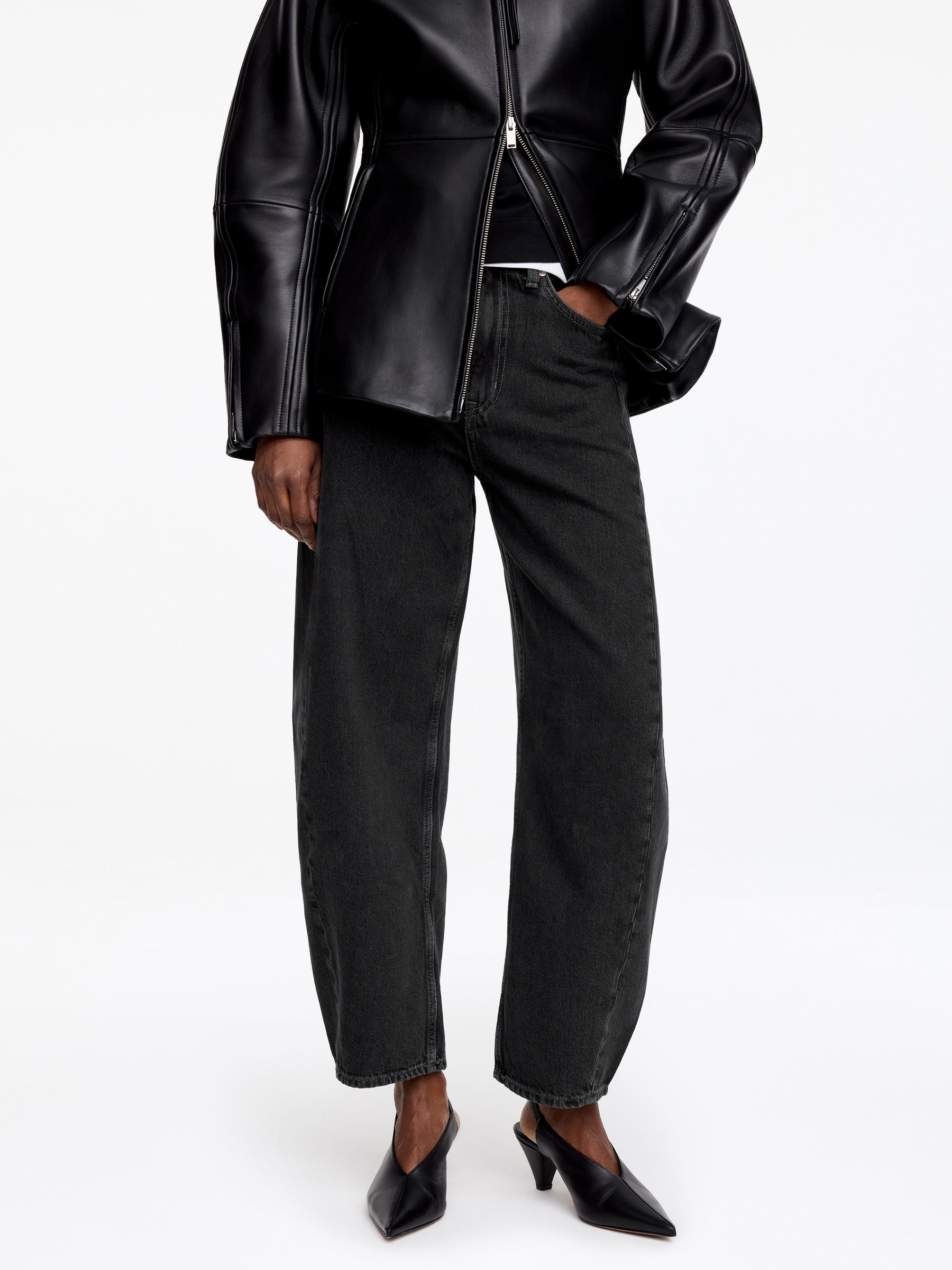 Jean barrel BLOOM - Noir - Relaxed fit - Femme - StillMedia/Lookbook - 4