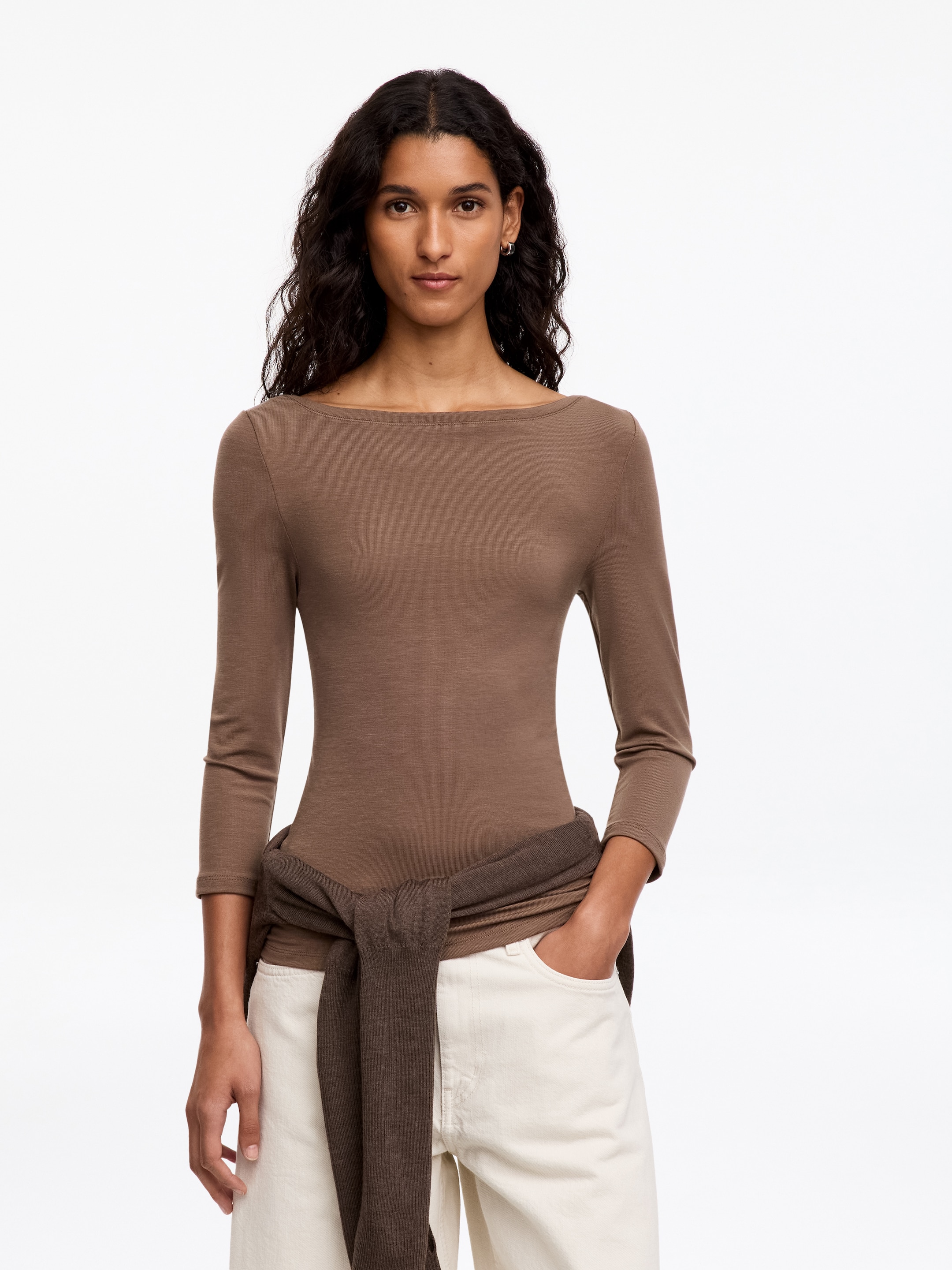 Top z dekoltem w łódkę-Brown-20550