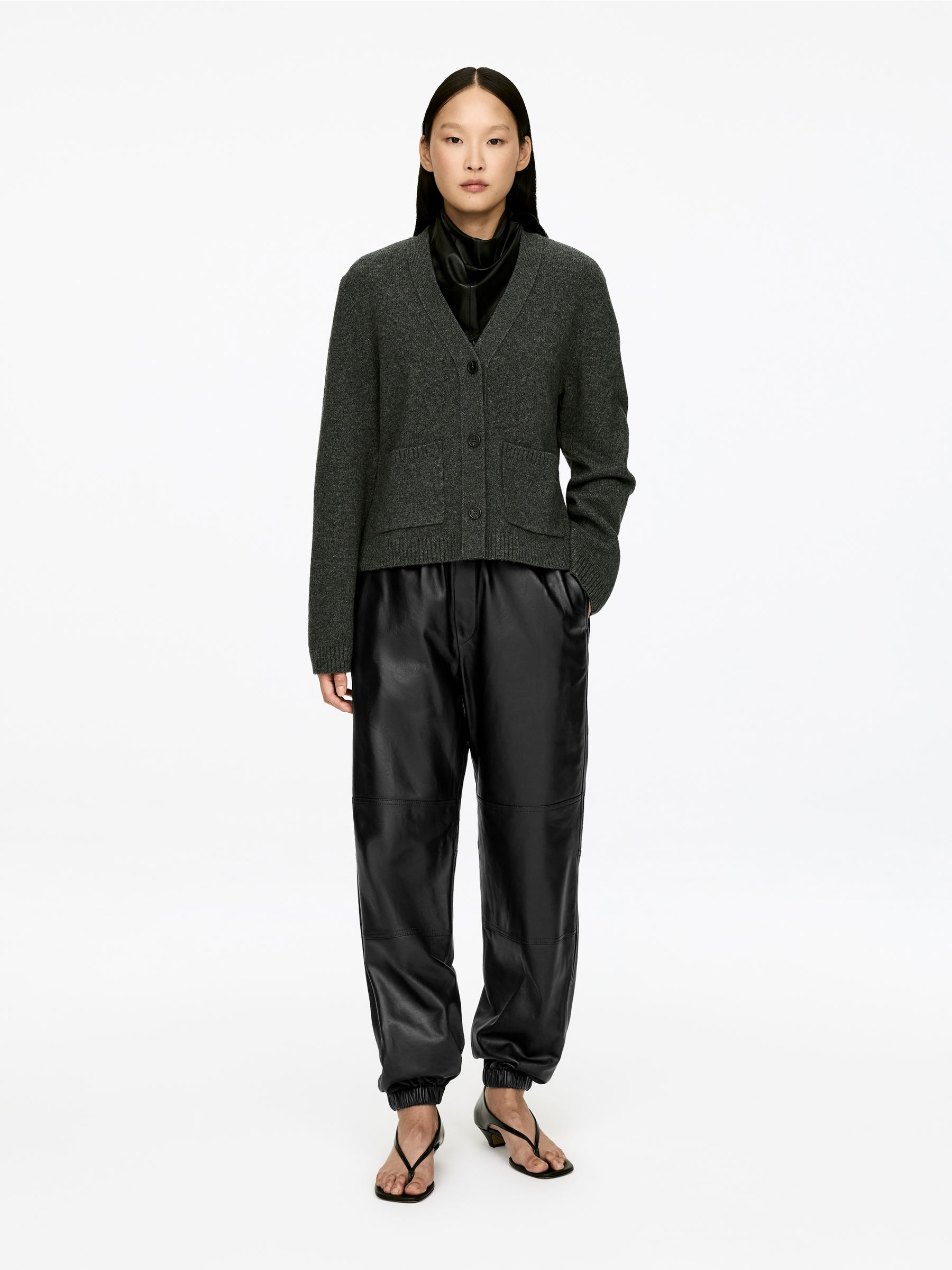 Barrel-Leg Leather Trousers - Black - Relaxed fit - Women - StillMedia/Lookbook - 3