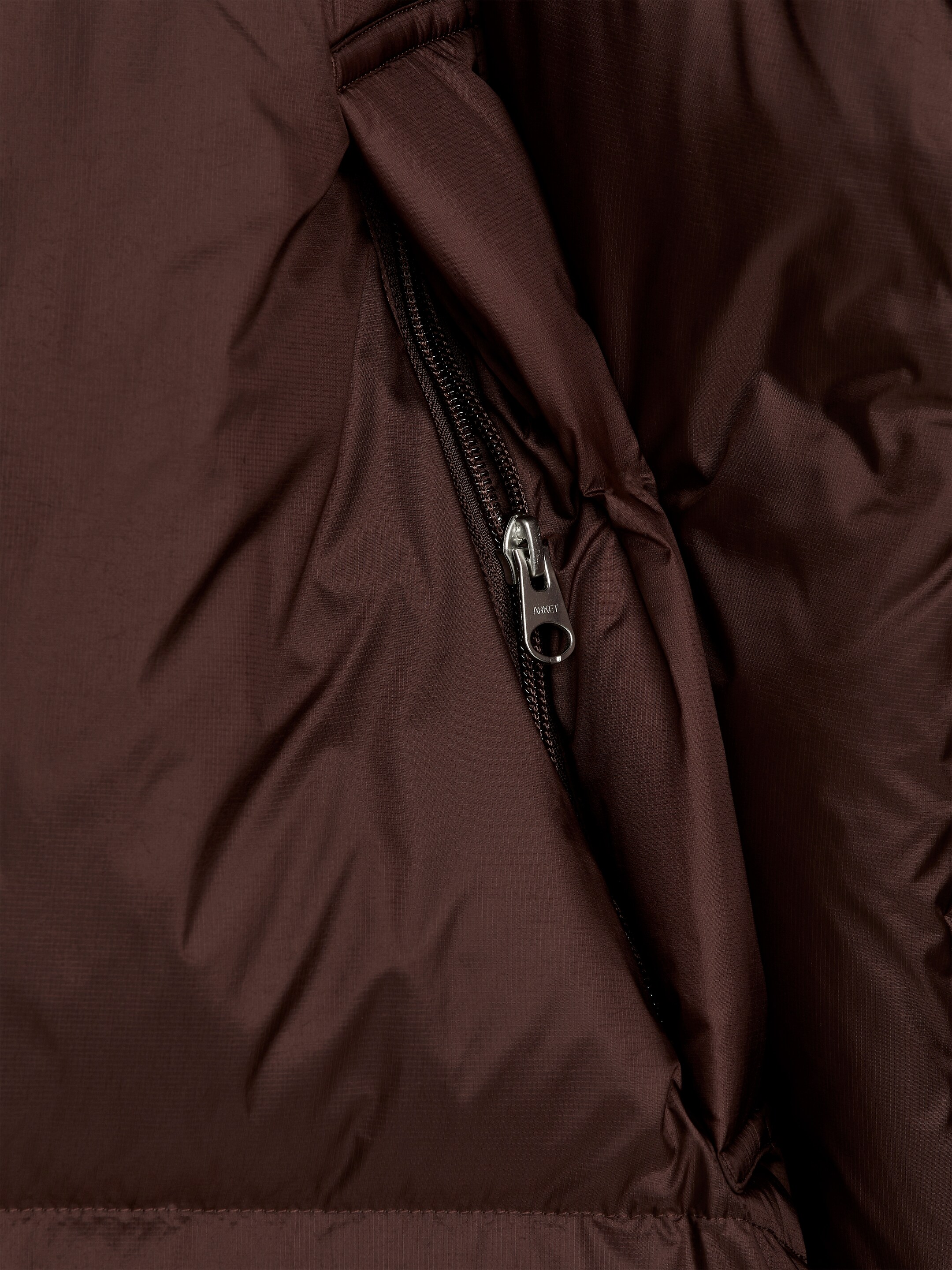 Grotere afbeelding bekijken: Upcycled Down-jas met ruimvallende pasvorm - Donker bordeauxrood - DAMES | H&M NL 4