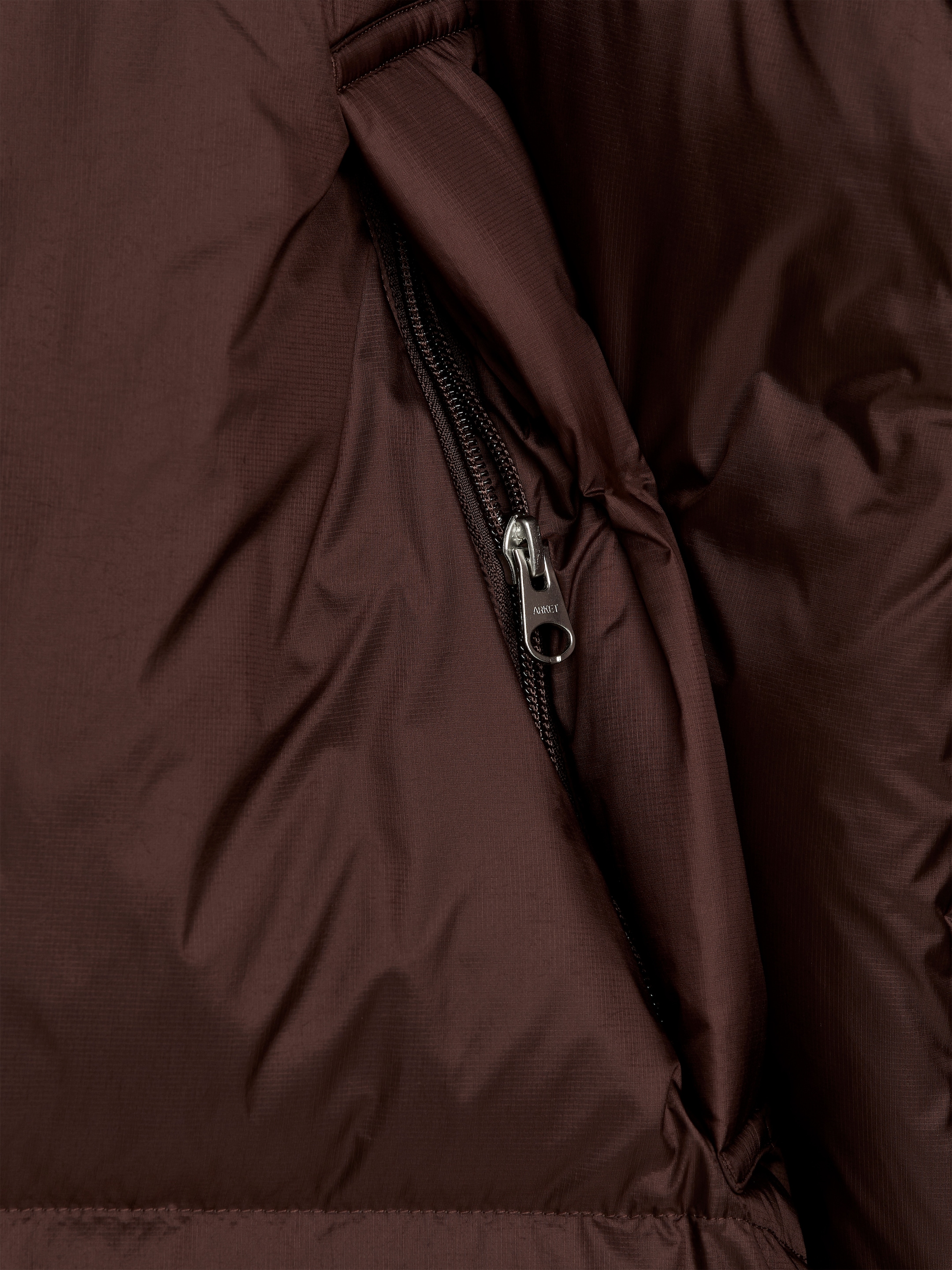 Agrandir l'image: Veste décontractée Upcycled Down - Bordeaux foncé - FEMME | H&M CH 4