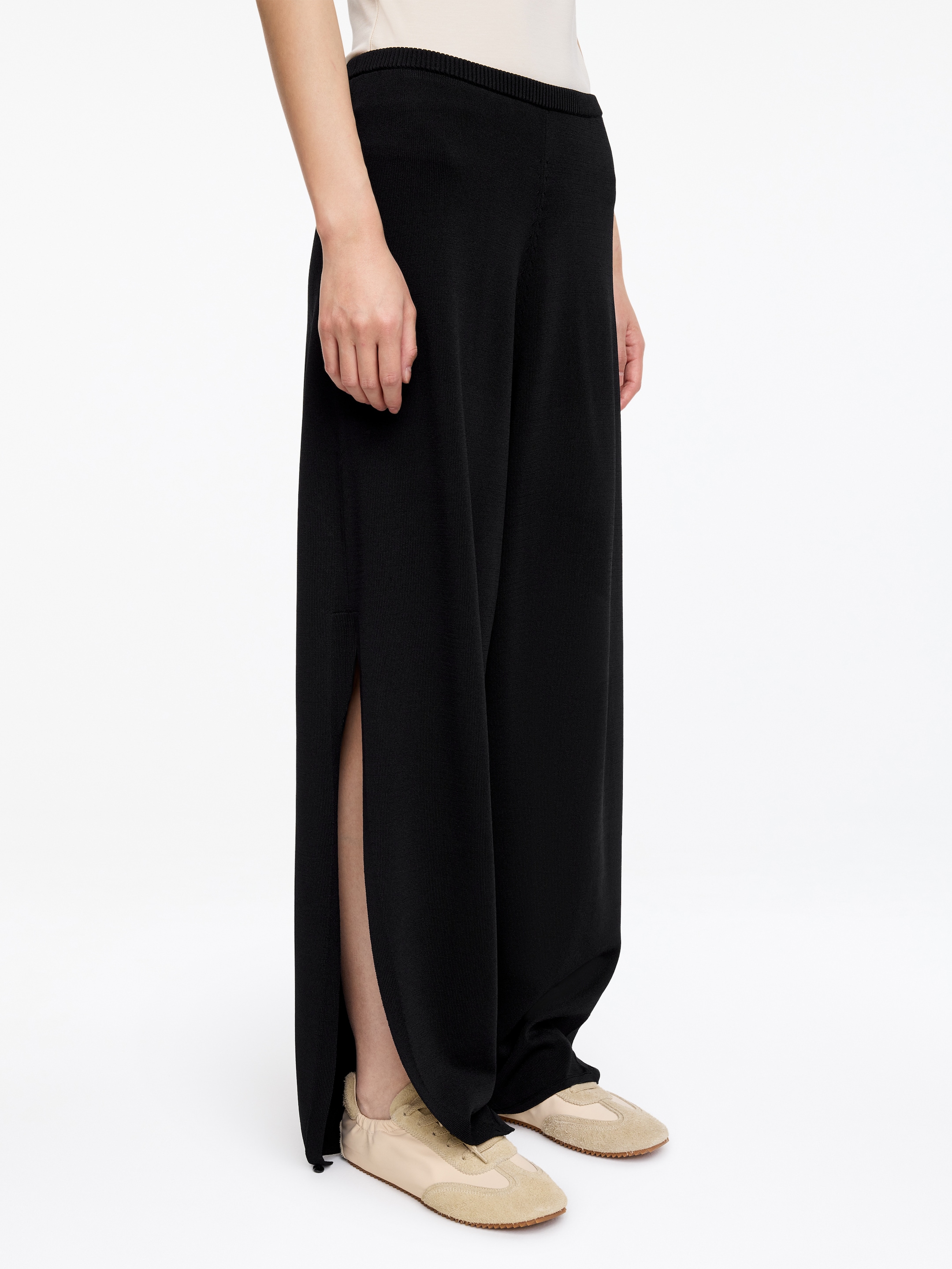 Relaxed Fine-Knit Trousers - Black - Loose fit - Women - StillMedia/Lookbook - 6