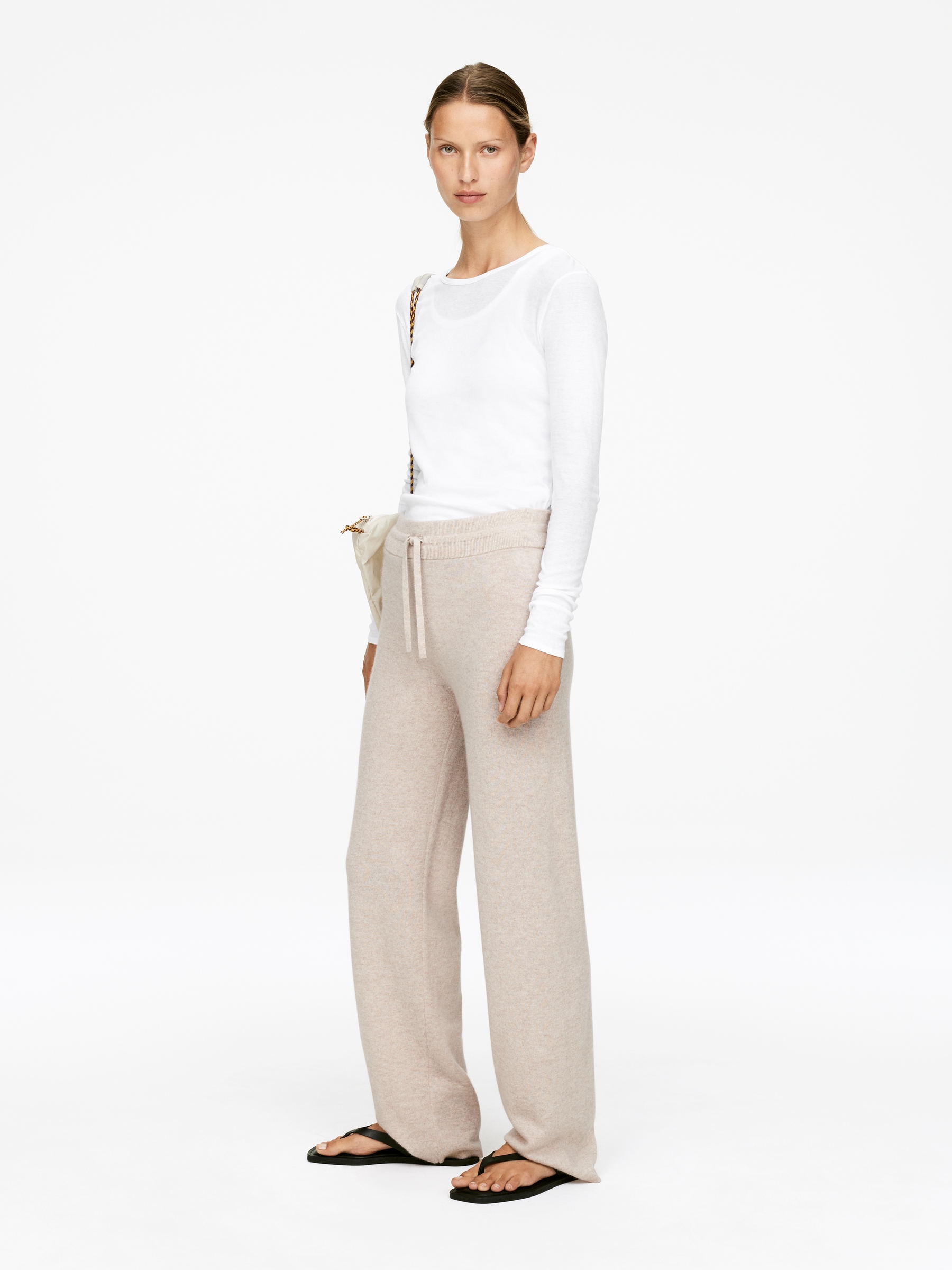 Pantalon en pur cachemire - Beige chiné - Relaxed fit - Femme - StillMedia/Lookbook - 3