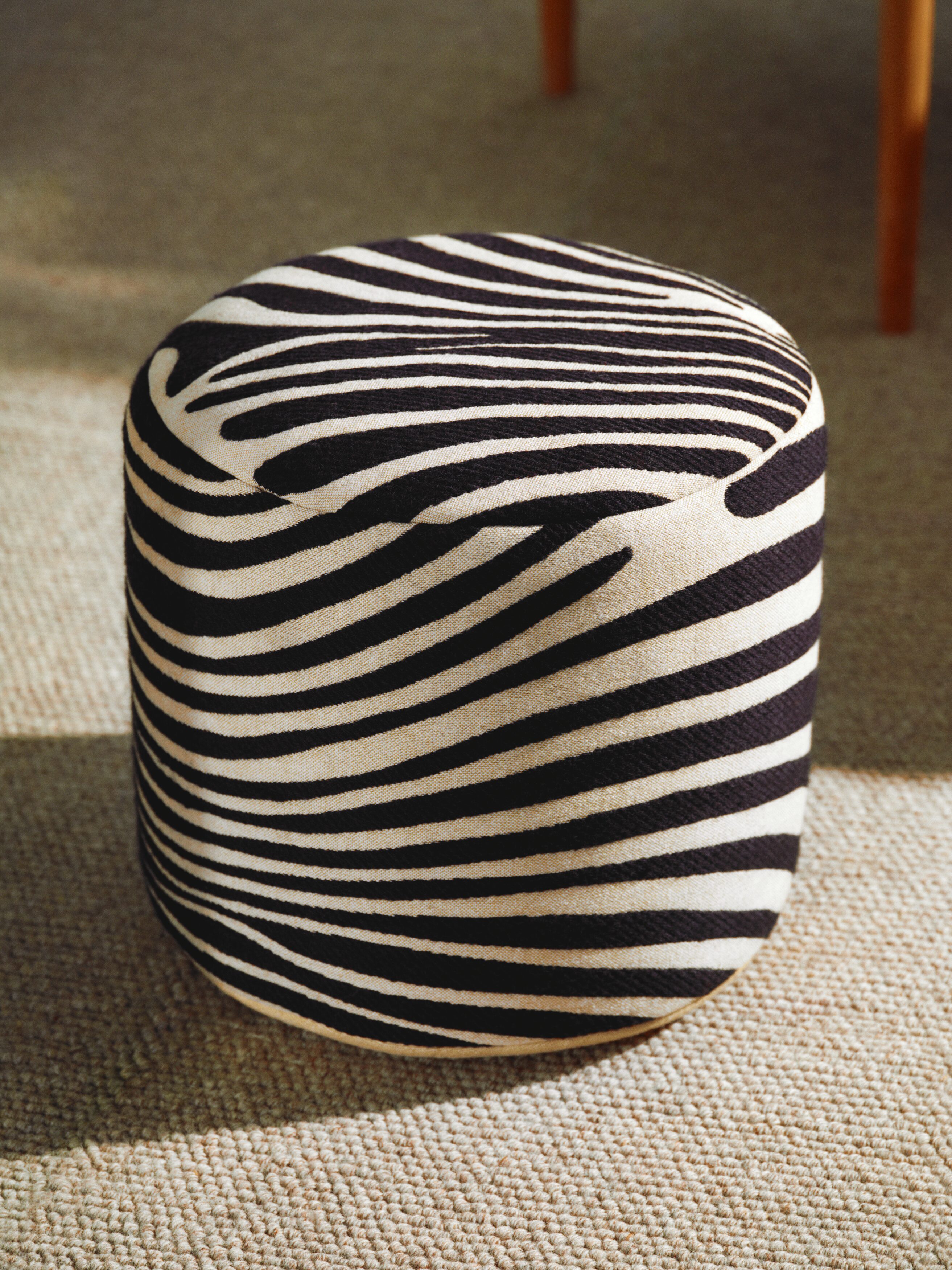 Sittpuff i ull och bomull - Off-white/svart
