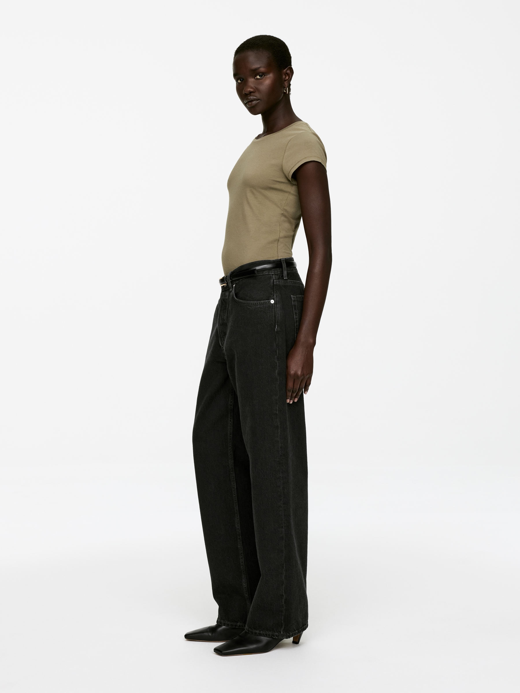 SHORE Boyfriend Jeans - Black - Relaxed fit - Women - StillMedia/Lookbook - 9