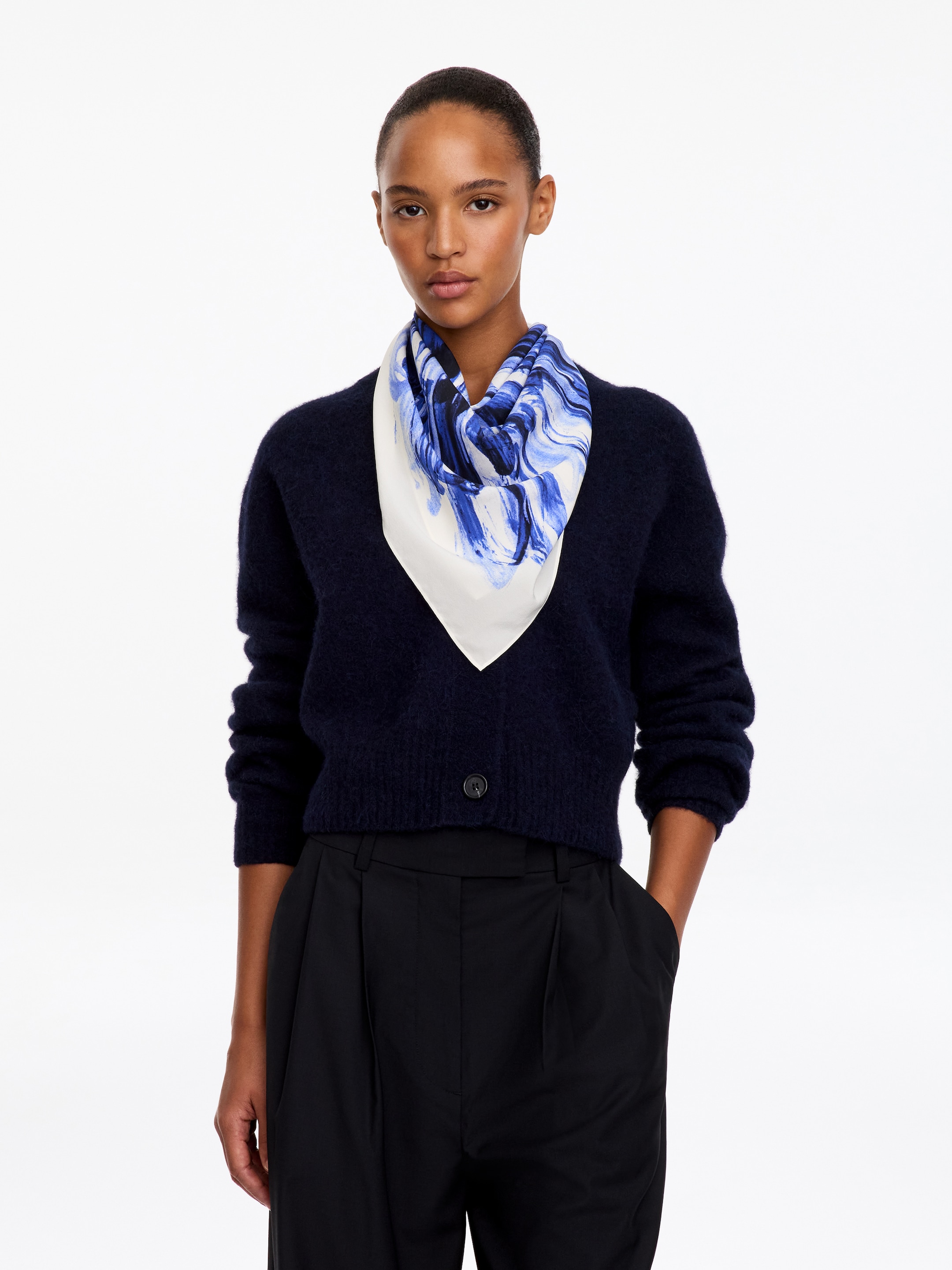 Bedrucktes Seidentuch - Blau/Weiß - women - StillMedia/Lookbook - 5