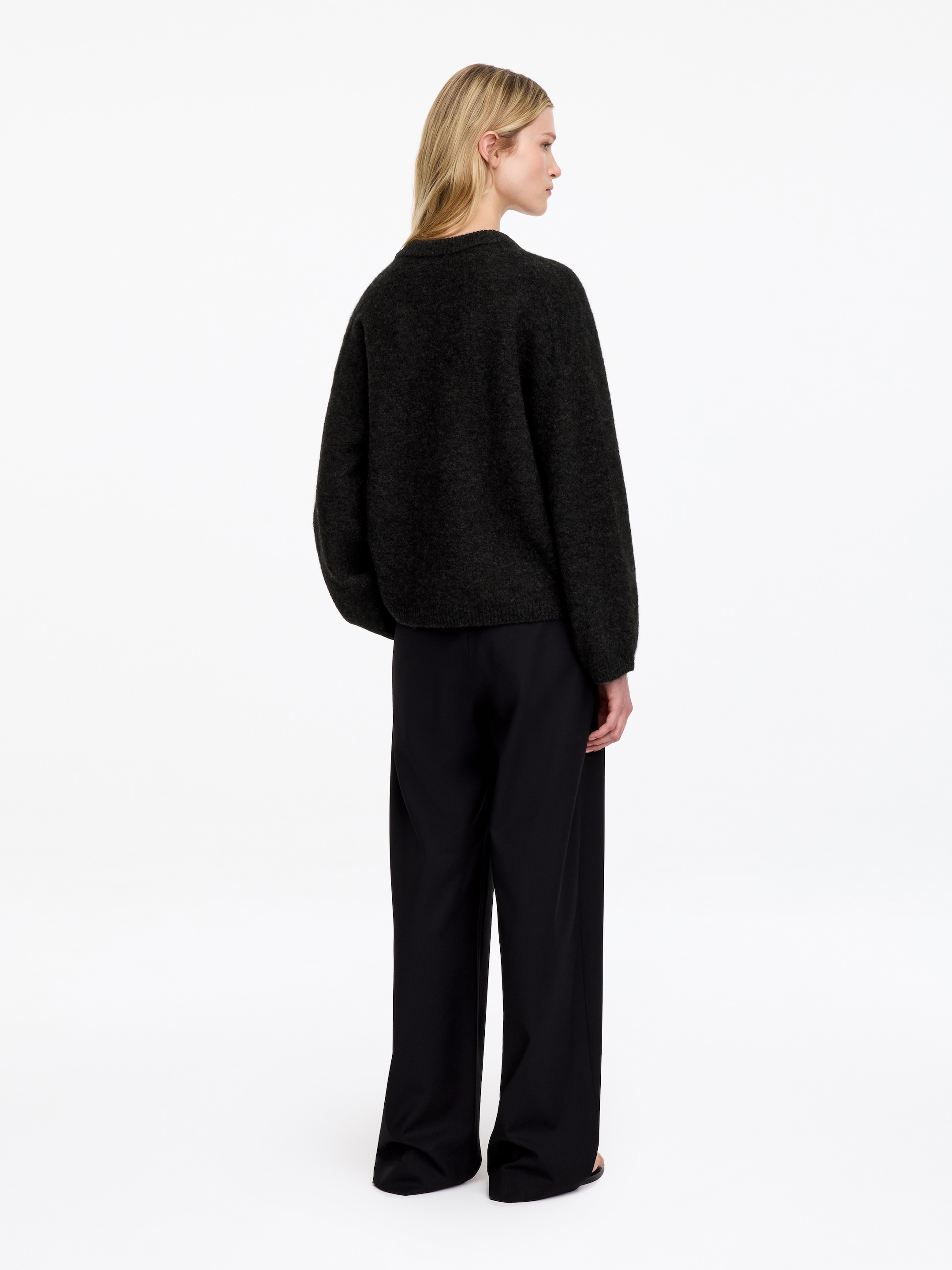 Alpaca-Wool Blend V-Neck Jumper - Dark Grey - Loose fit - women - StillMedia/Lookbook - 4