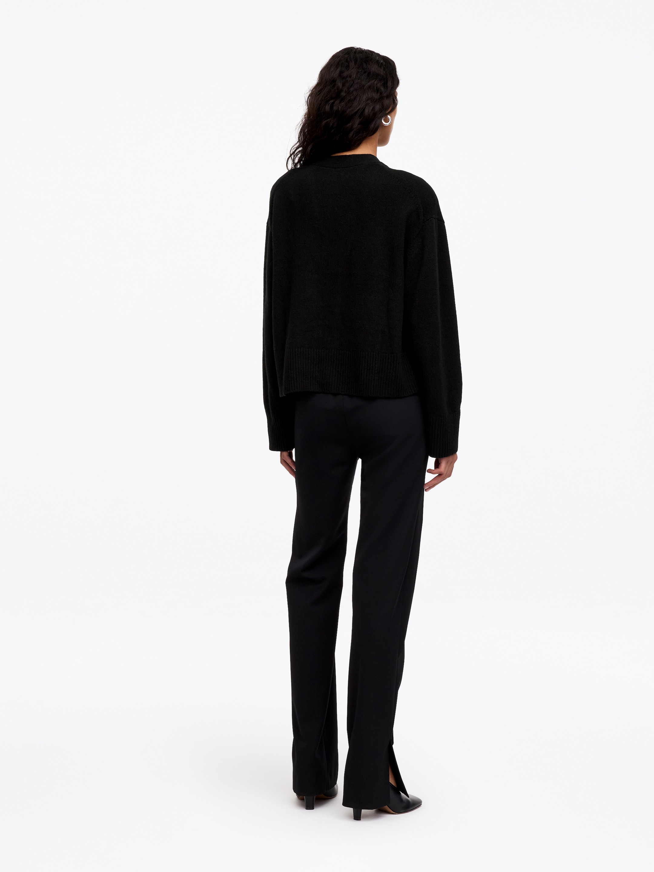 Strickjacke aus Kaschmir mit V-Ausschnitt - Schwarz - Loose Fit - women - StillMedia/Lookbook - 3