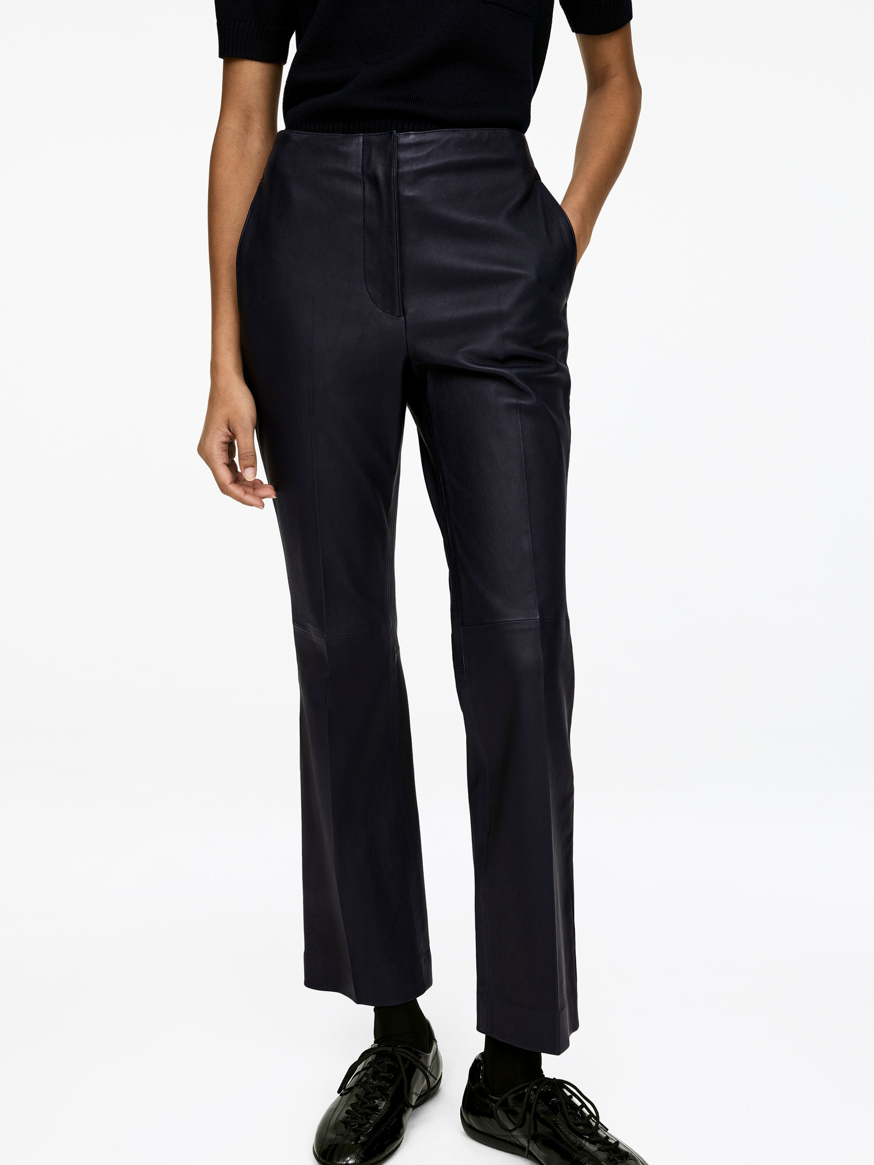 Pantalones de piel con acampanado tobillero - Azul oscuro - Corte ajustado - Women - StillMedia/Lookbook - 8