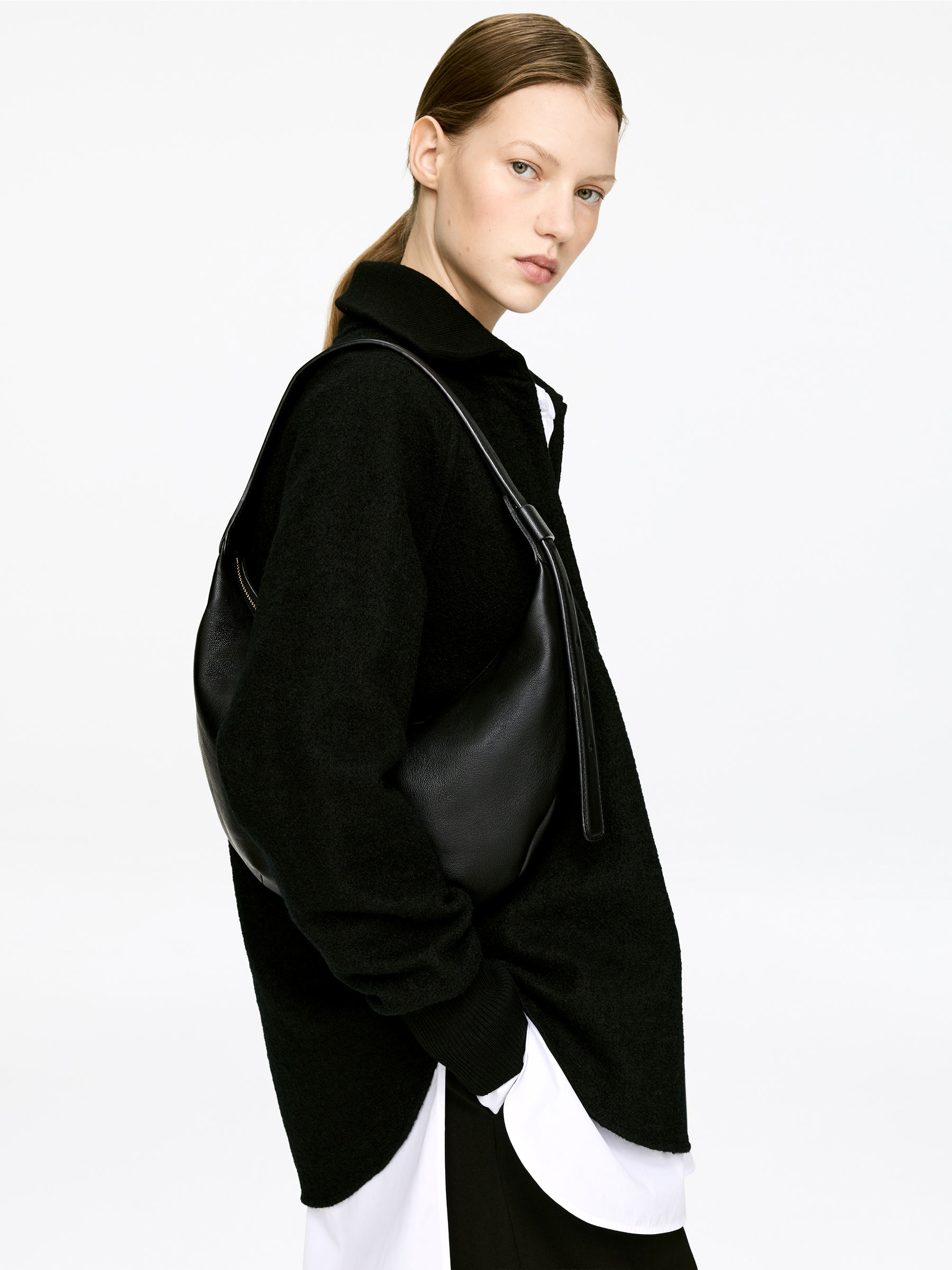 Mid Size Curved Shoulder Bag - Black - Women - StillMedia/Lookbook - 18