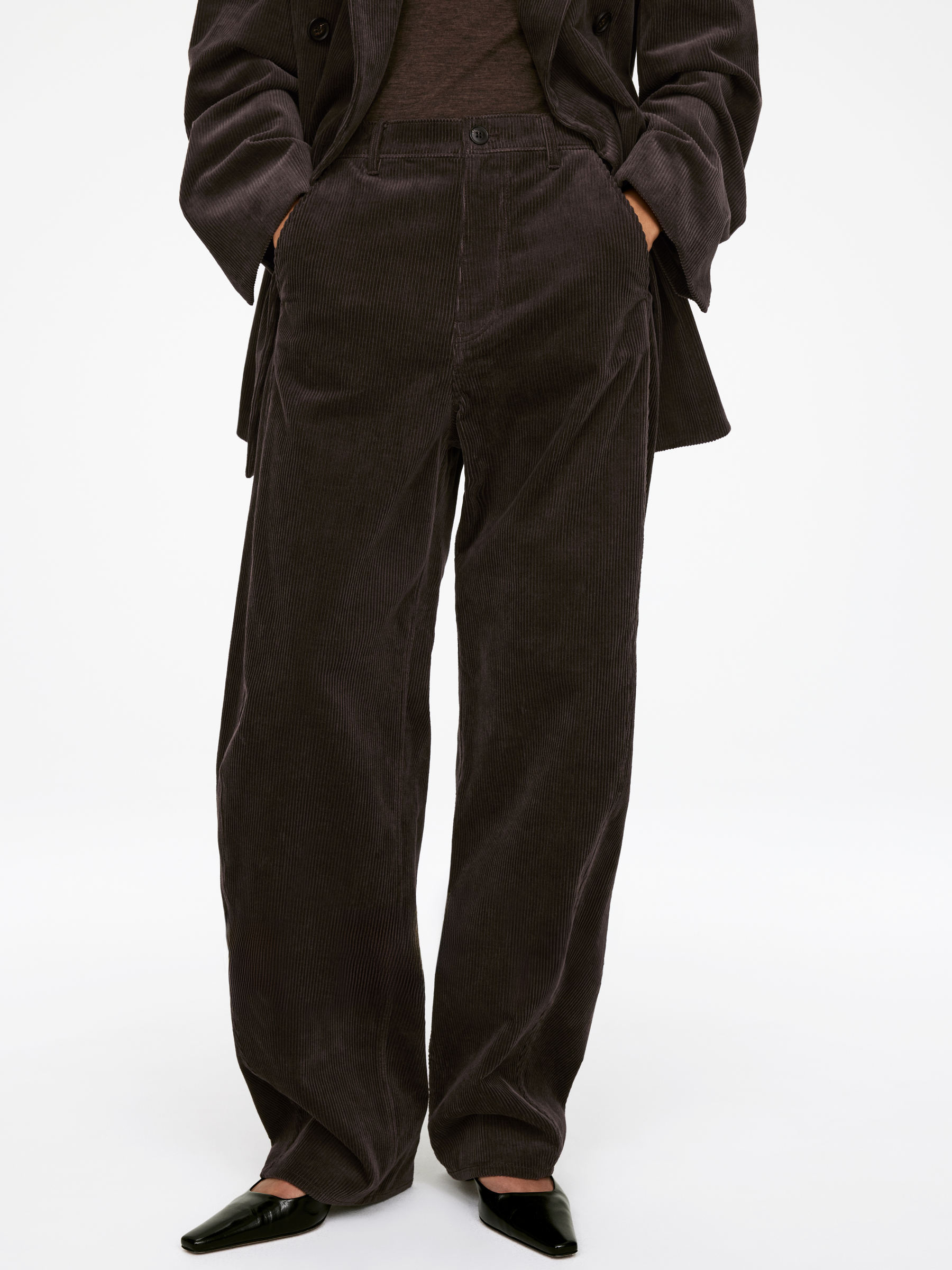 Barrel-Leg Corduroy Trousers - Dark Brown - Loose fit - Women - StillMedia/Lookbook - 5