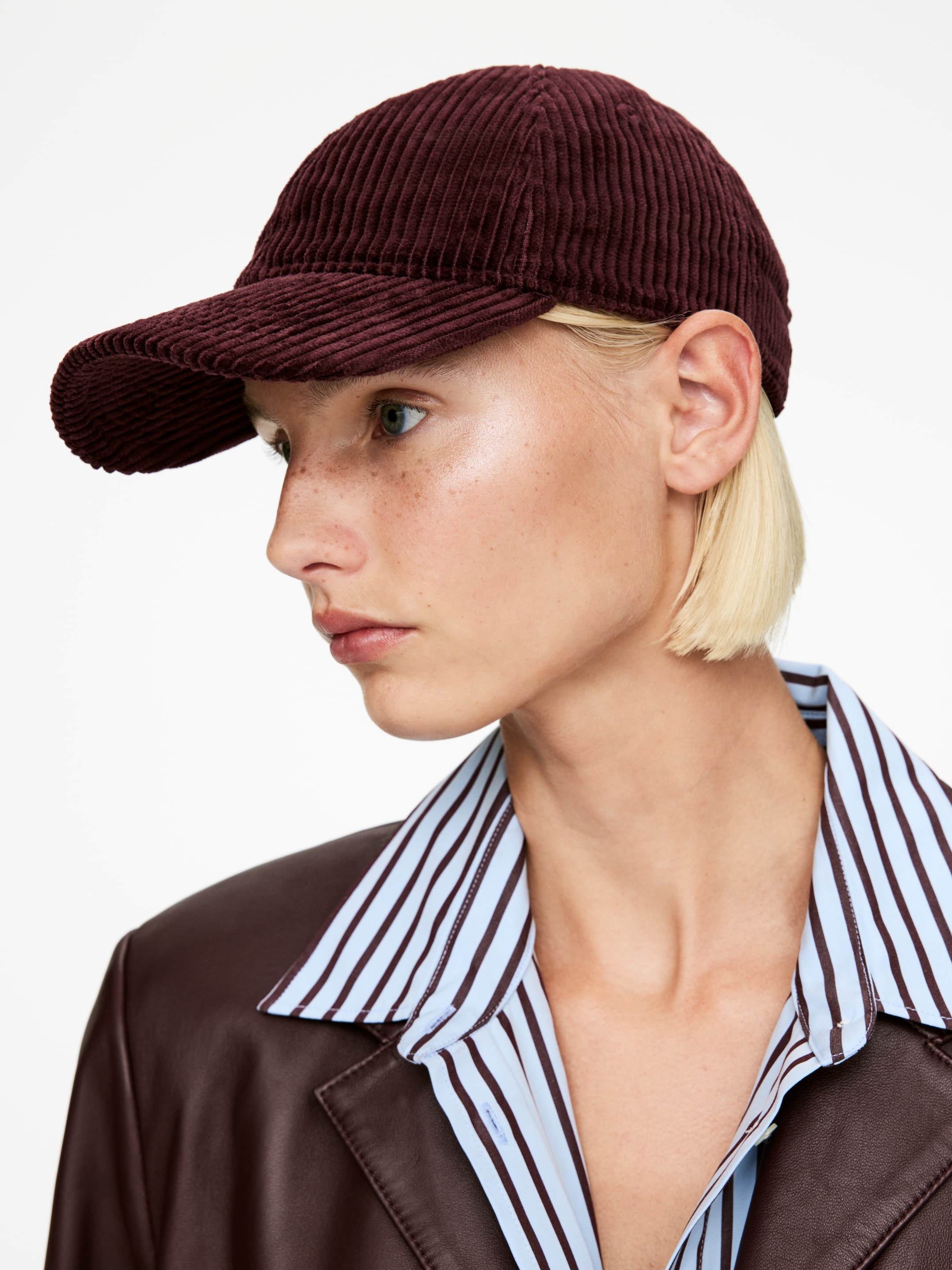 Vis større bilde: Kordfløyelhette - Mørkerød - DAME | H&M NO 2