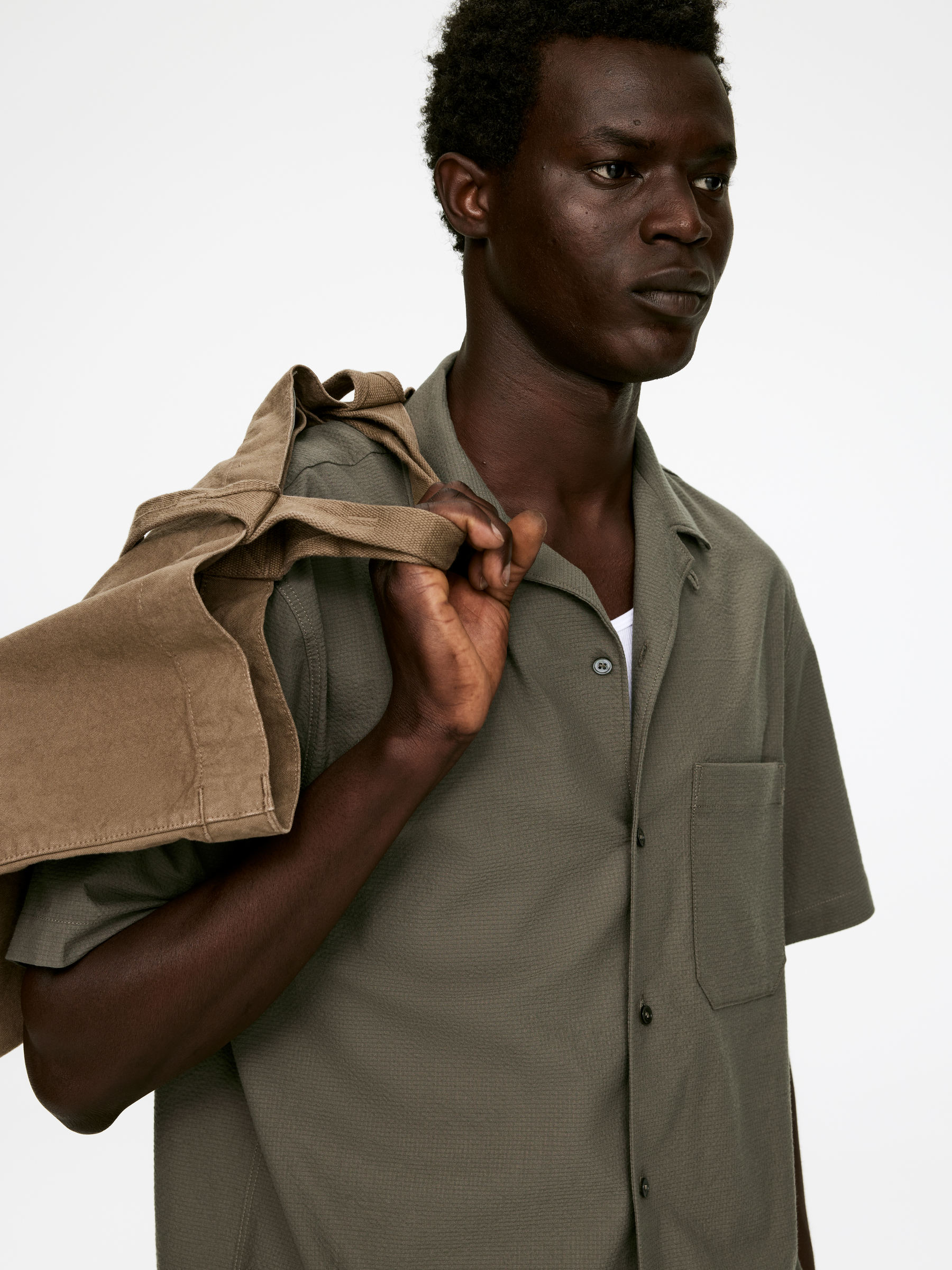 Resortskjorta i bäckebölja - Mullvadsgrå - Regular fit - Men - StillMedia/Lookbook - 4