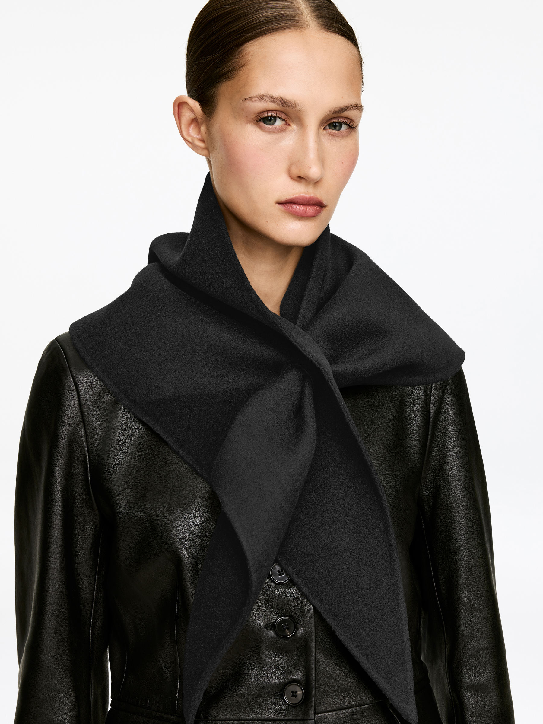 Dreieckstuch aus Wolle - Schwarz - Damen - StillMedia/Lookbook - 7