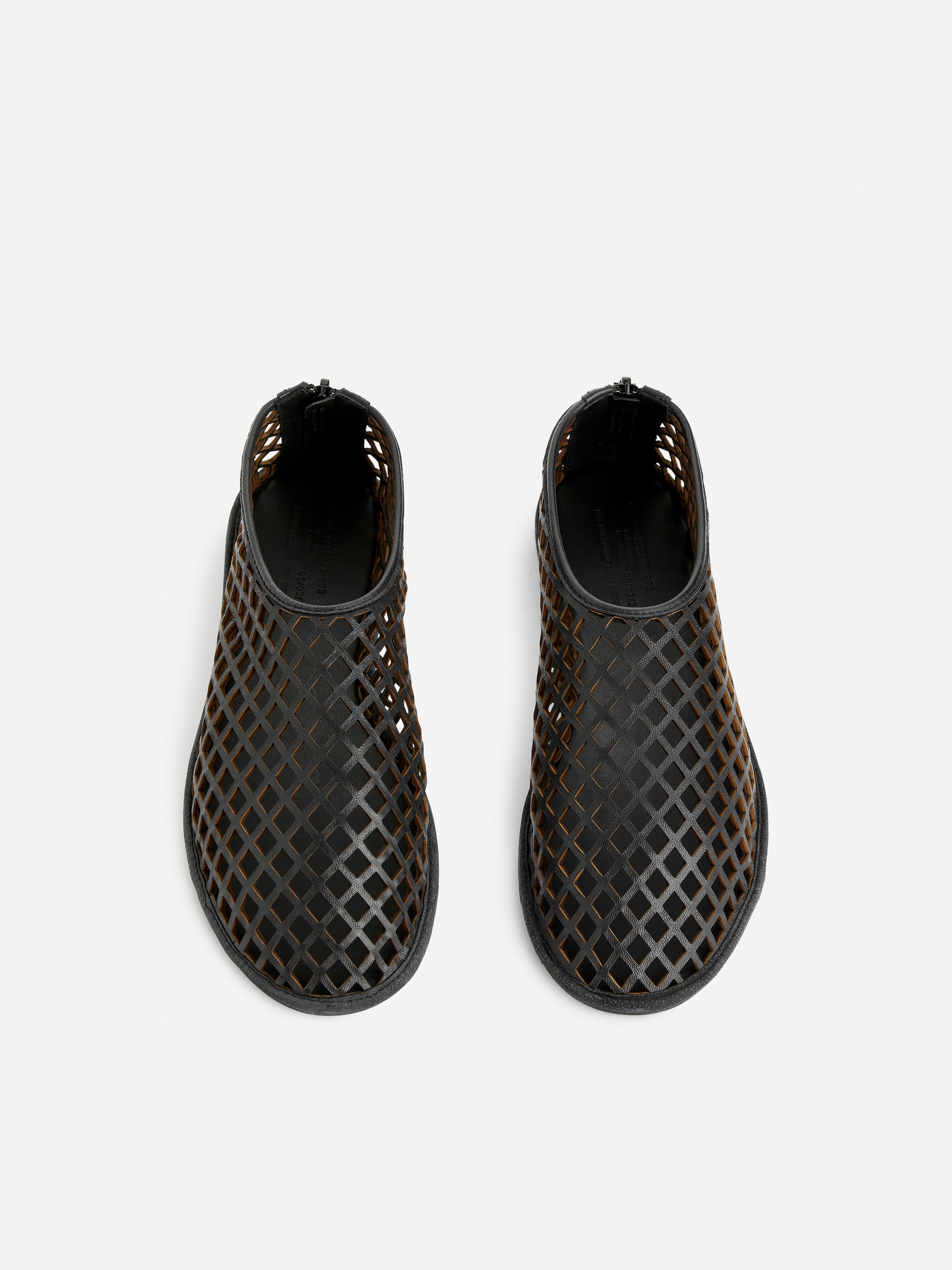 Flache Schuhe aus Leder mit Cut-out - Schwarz - Damen - StillMedia/DescriptiveStillLife - 1