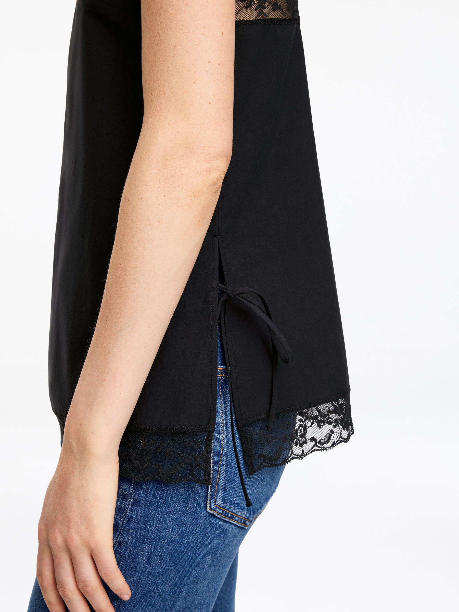 Haut à bretelles en coton avec bordure en dentelle - Noir - Regular fit - Femme - StillMedia/Lookbook - 2