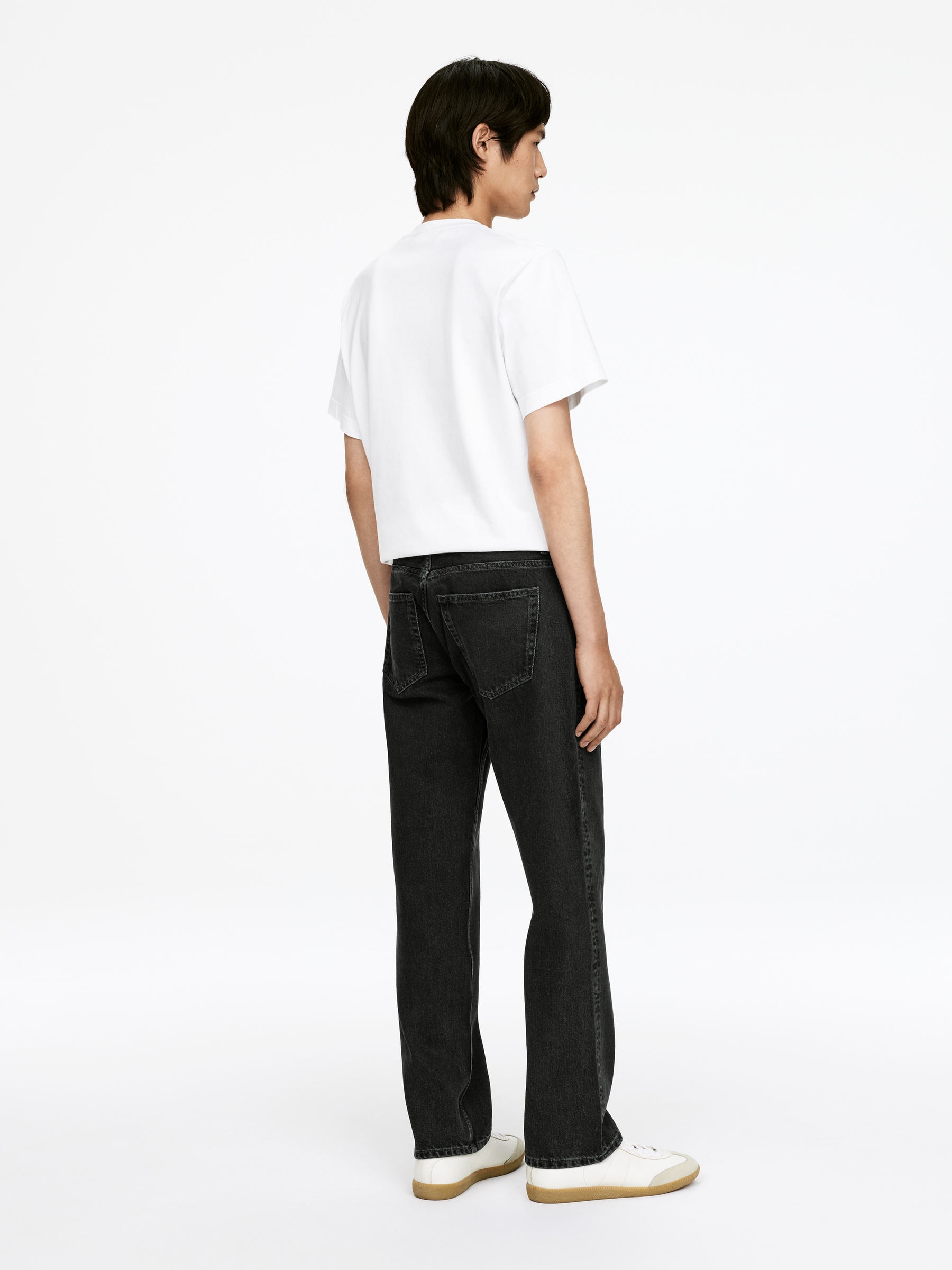 OCEAN Loose Straight Jeans - Black - Loose fit - Men - StillMedia/Lookbook - 16