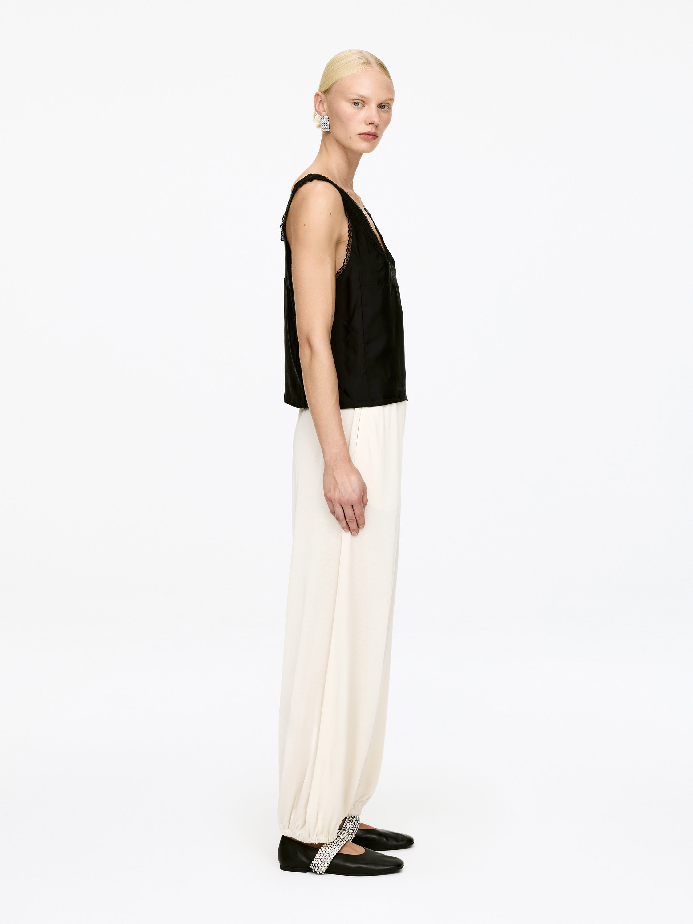 Balloon Trousers - Off White - Regular fit - Women - StillMedia/Lookbook - 3