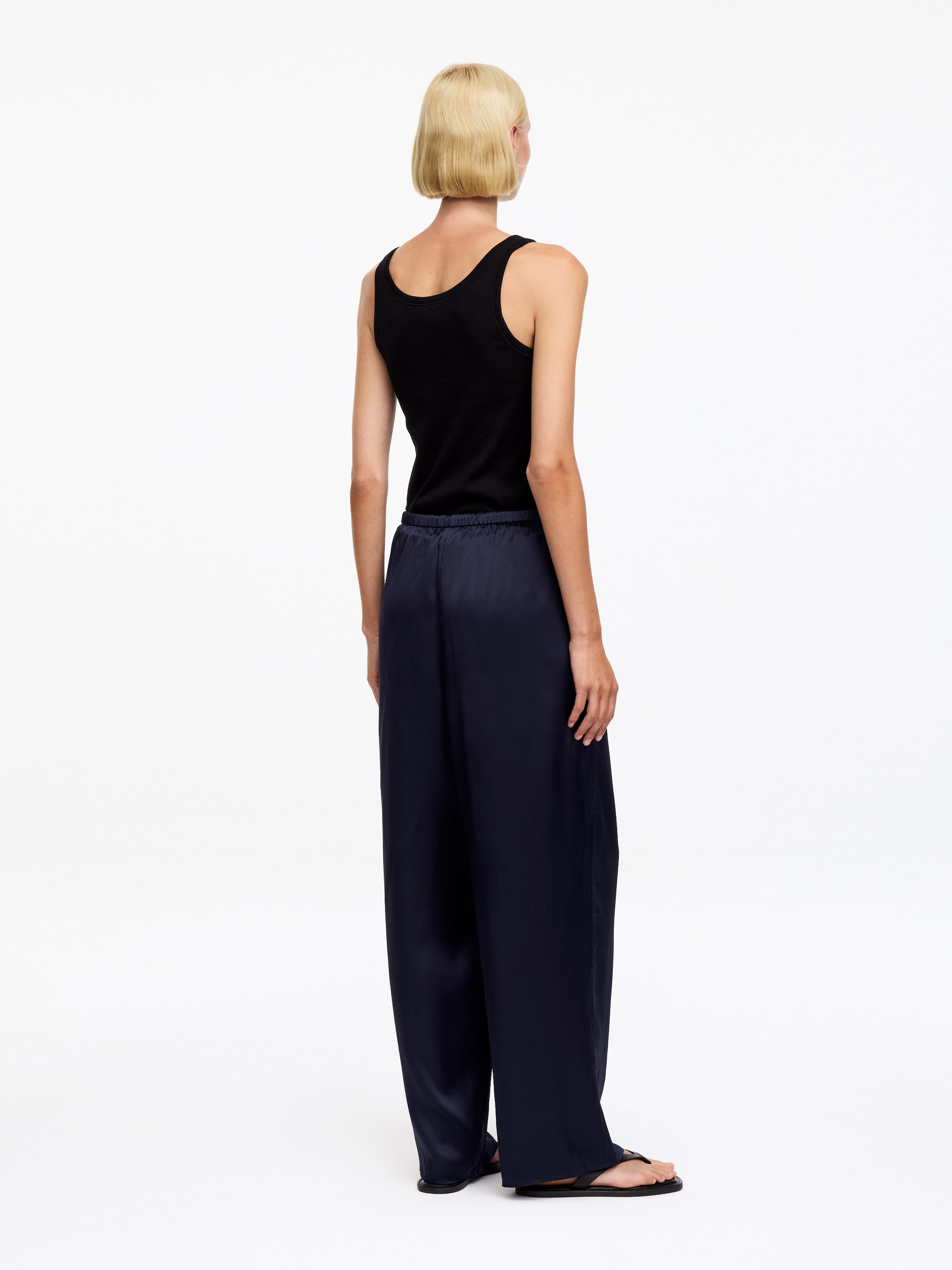 Pantalon en satin de soie - Bleu foncé - Relaxed fit - Femme - StillMedia/Lookbook - 8