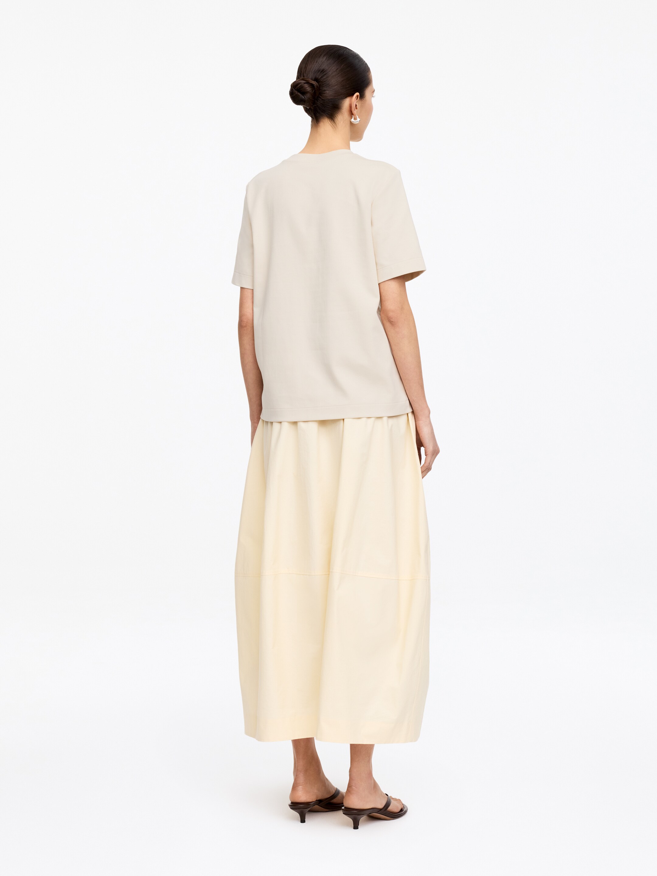 Signature Constructed T-Shirt - Light Beige - Regular fit - Women - StillMedia/Lookbook - 11