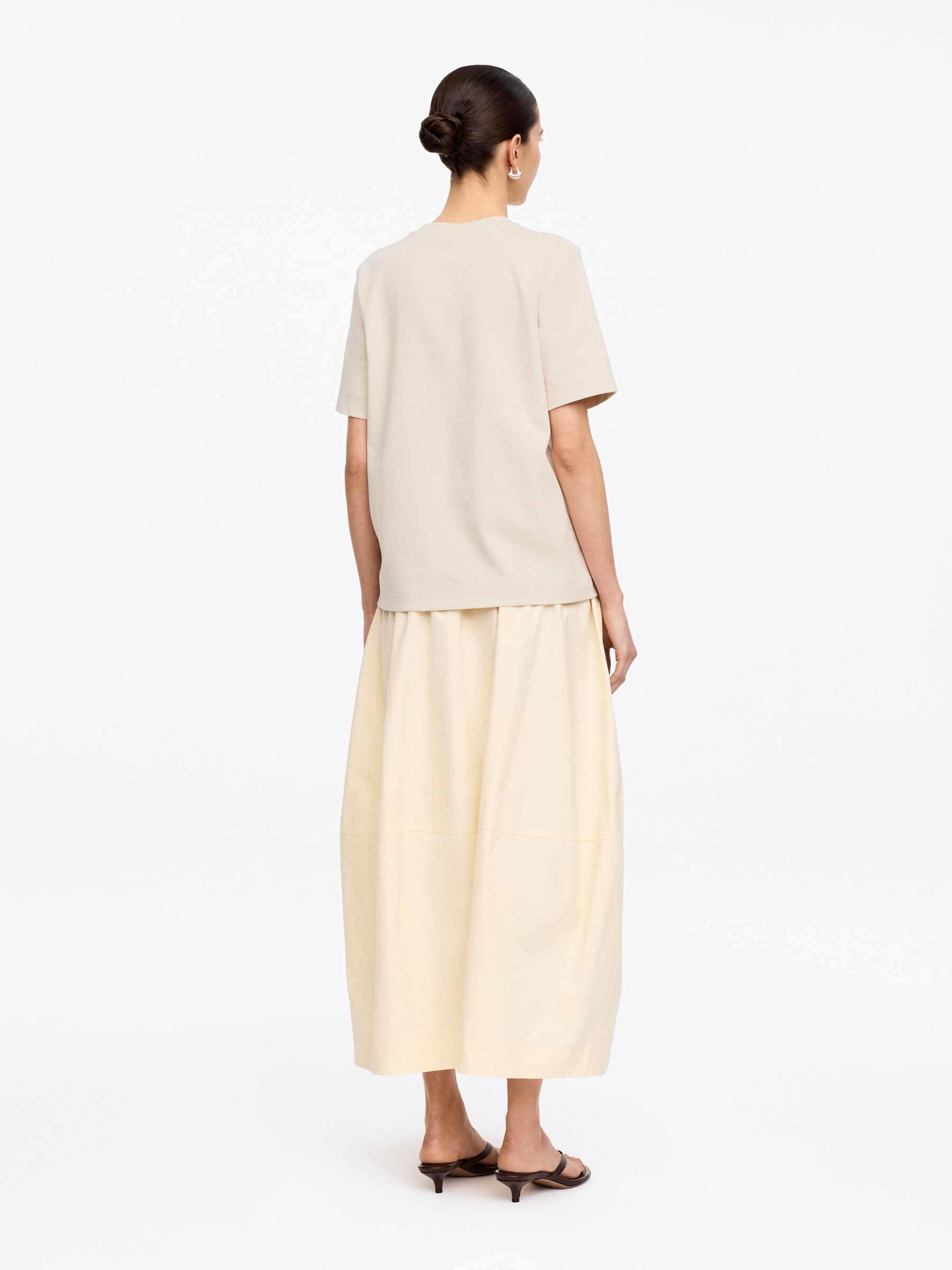 PEARL Heavyweight T-Shirt - Light Beige - Regular fit - Women - StillMedia/Lookbook - 11