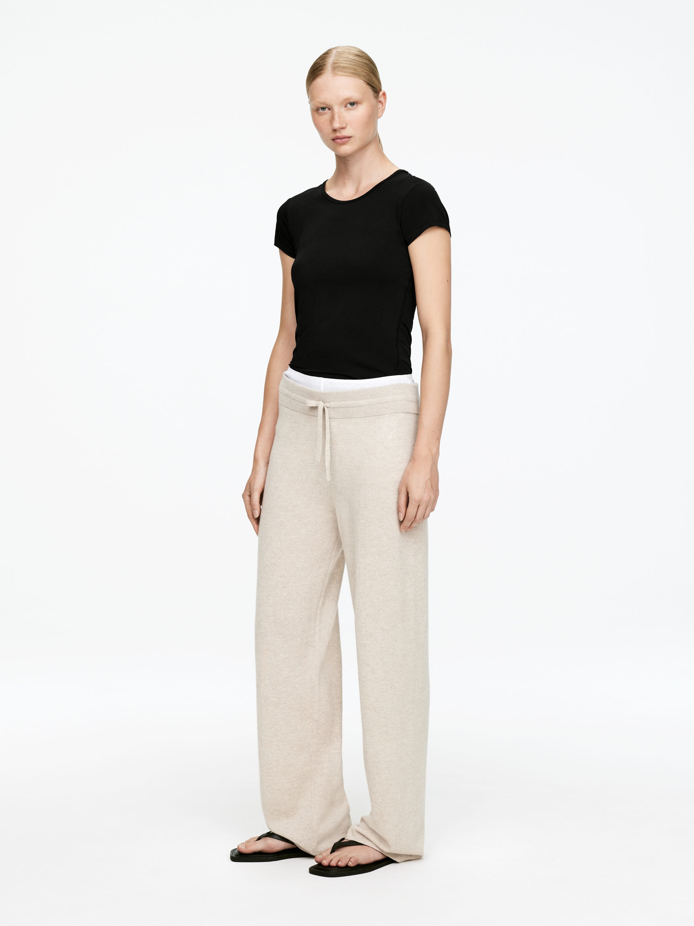 Micro T-Shirt - Black - Slim fit - Women - StillMedia/Lookbook - 3