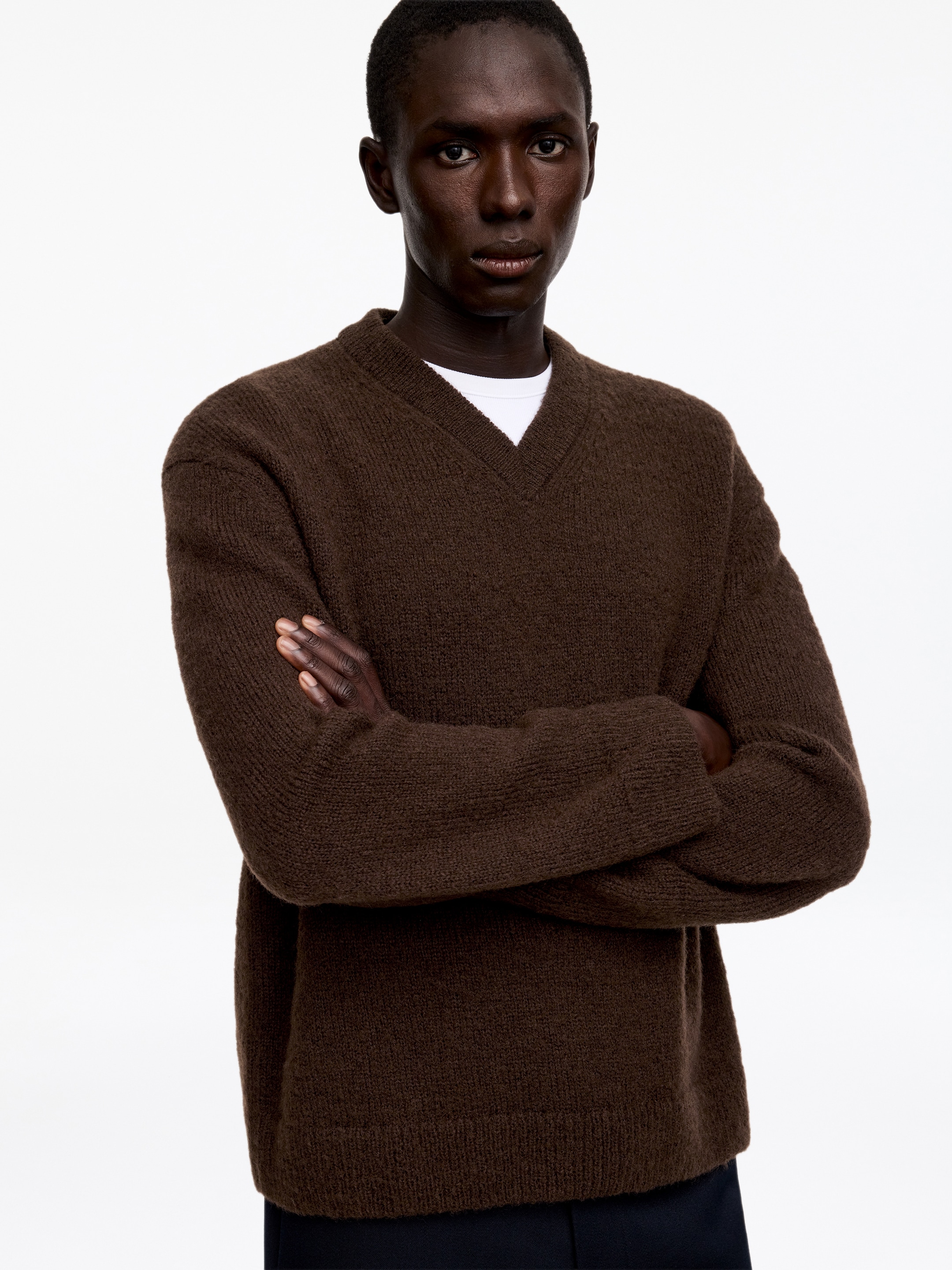 Wool-Blend Bouclé V-Neck - Brown - Regular fit - men - StillMedia/Lookbook - 6