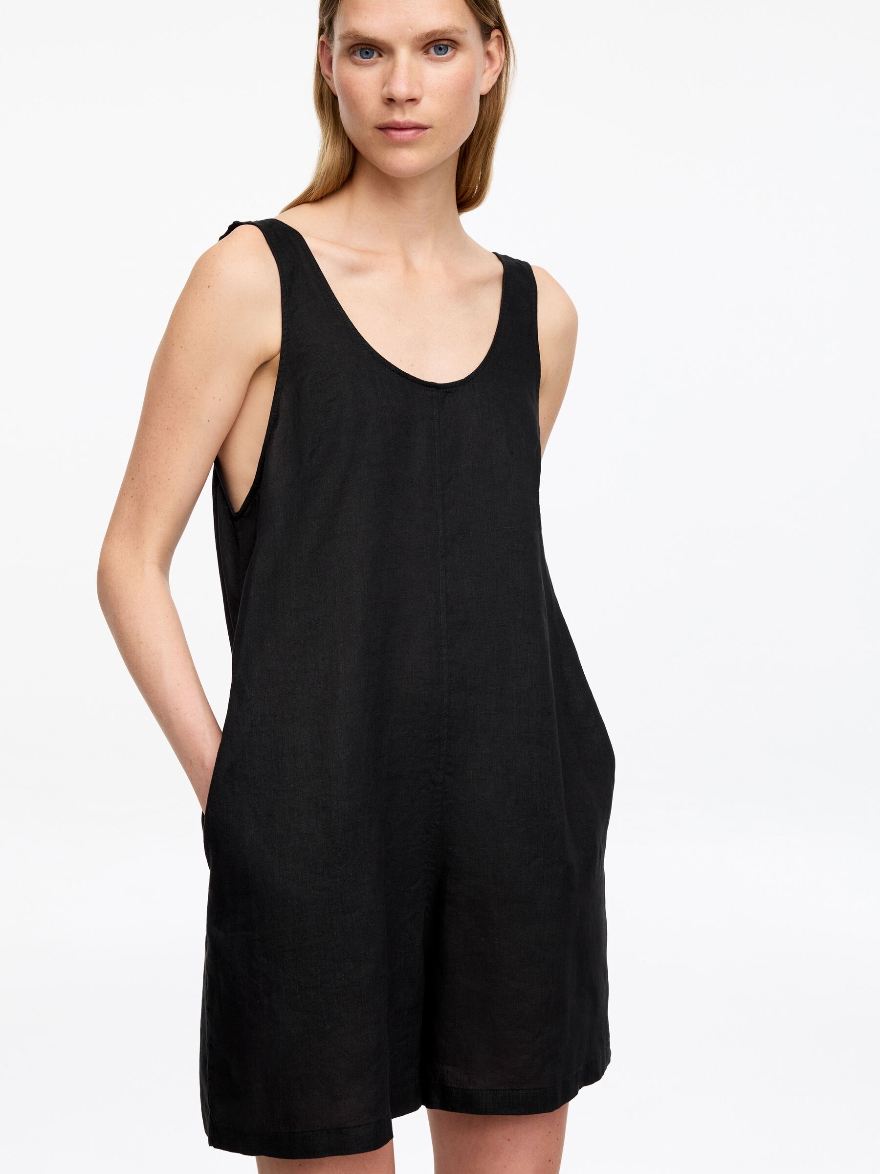 Combinaison courte en lin - Noir - Regular fit - Femme - StillMedia/Lookbook - 2