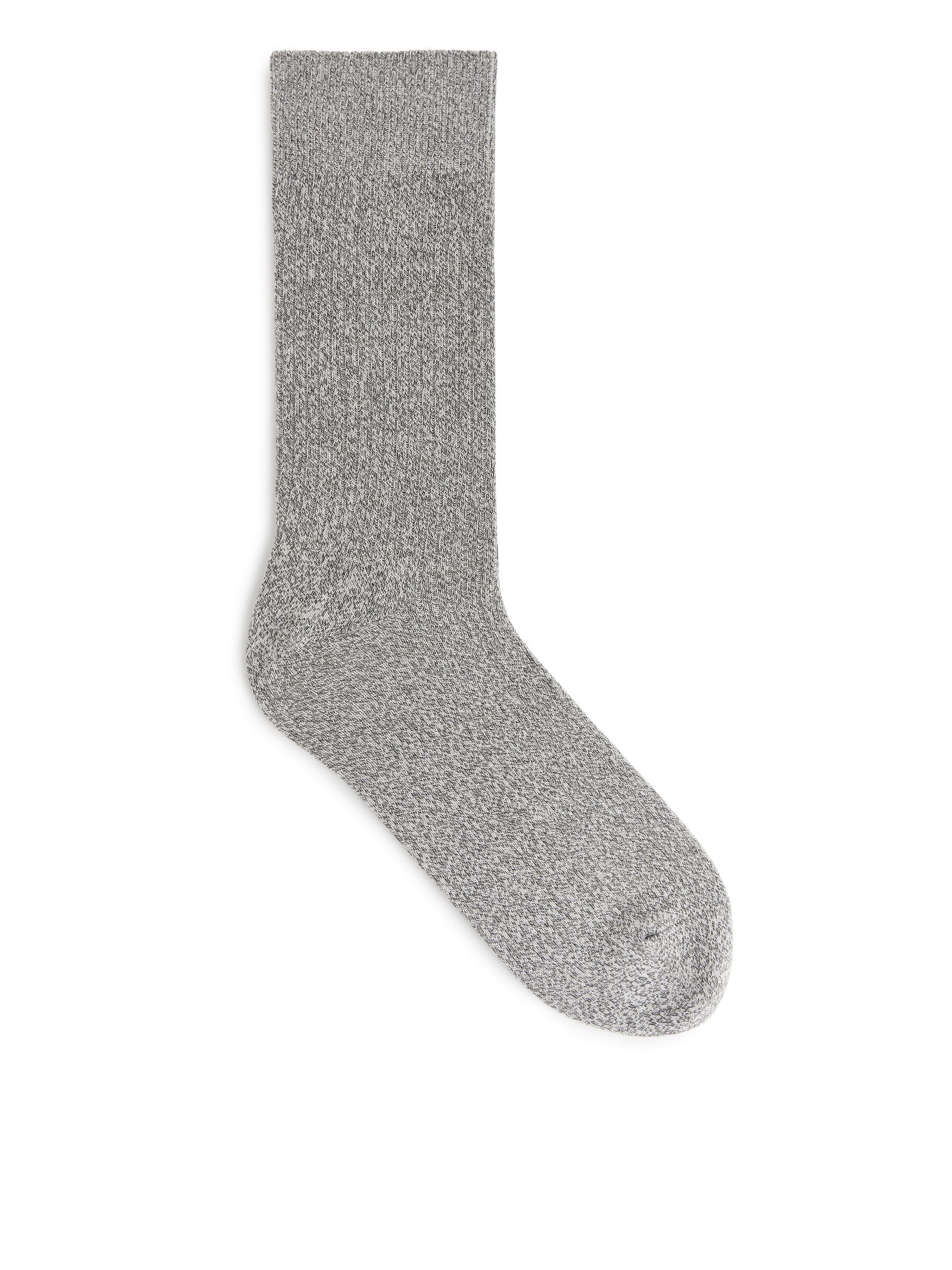 Gerippte Socken aus Supima-Baumwolle - Graubraun meliert - Regular Fit - Herren - StillMedia/DescriptiveStillLife - 1