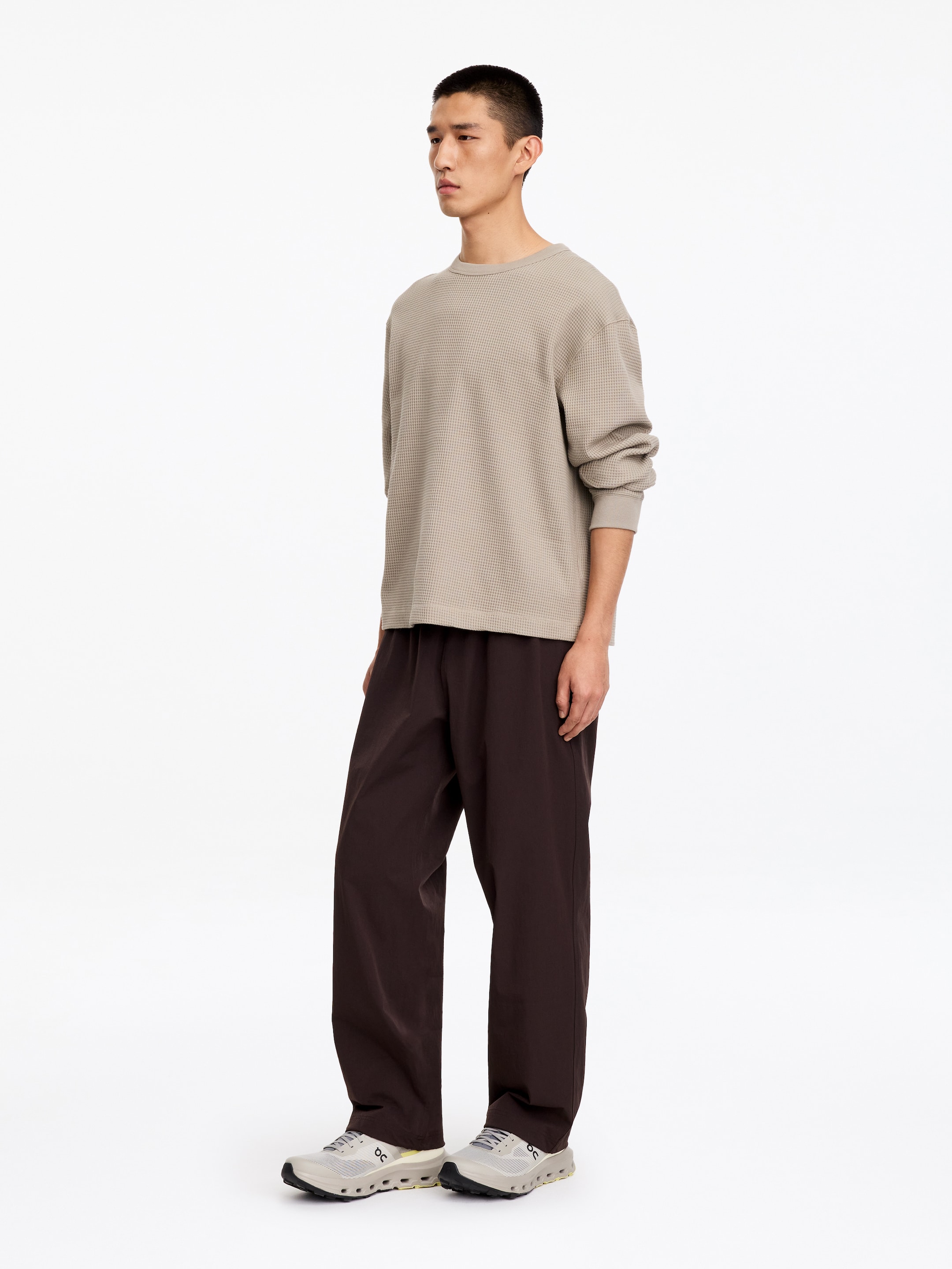 ARKET ACTIVE Oberteil mit Waffelstruktur - Graubraun - Regular Fit - men - StillMedia/Lookbook - 2