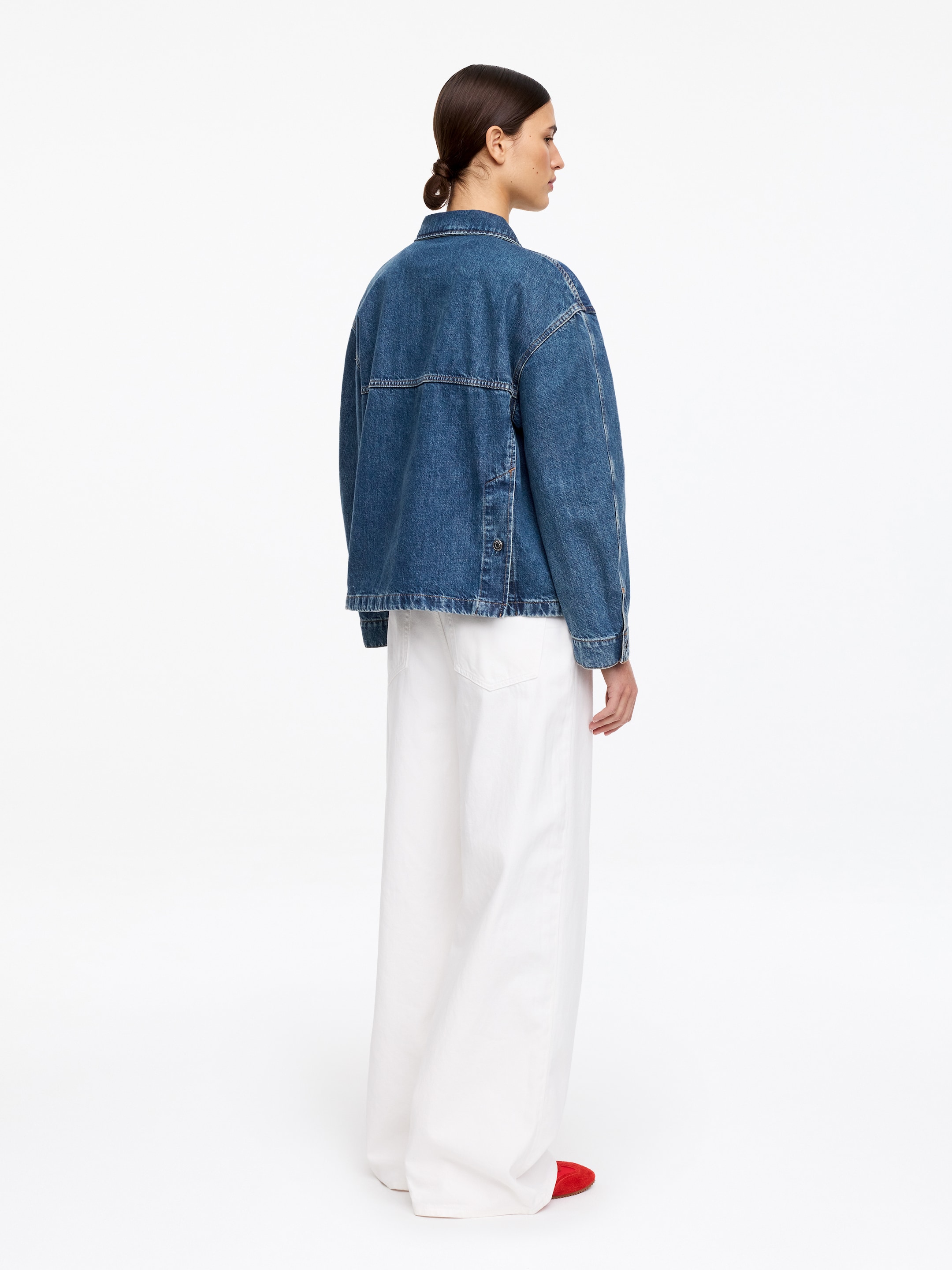 Boxy Denim Overshirt - Blue - Regular fit - Women - StillMedia/Lookbook - 4