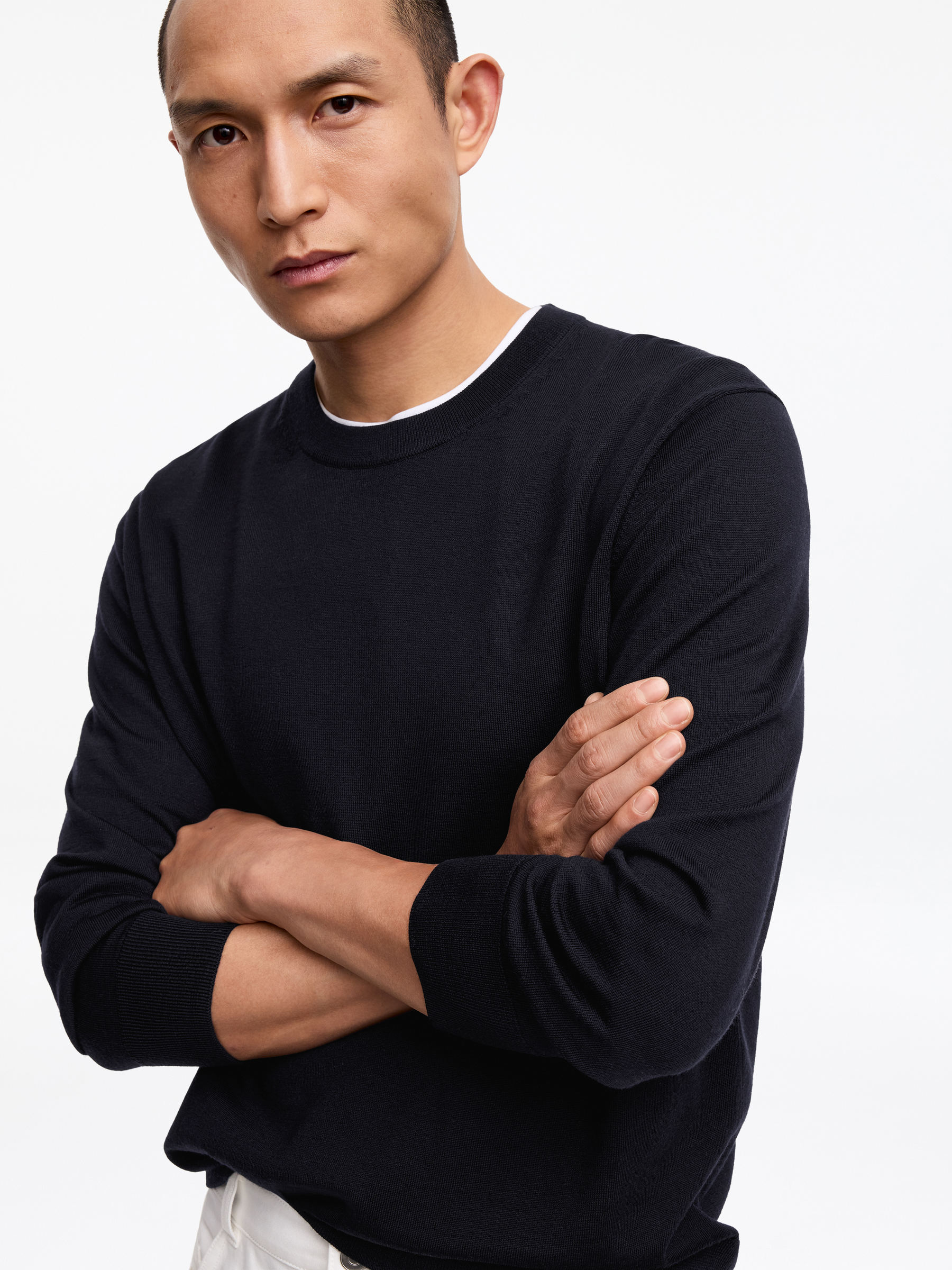 Jersey de punto fino en lana merino - Azul oscuro - Corte estándar - Men - StillMedia/Lookbook - 48