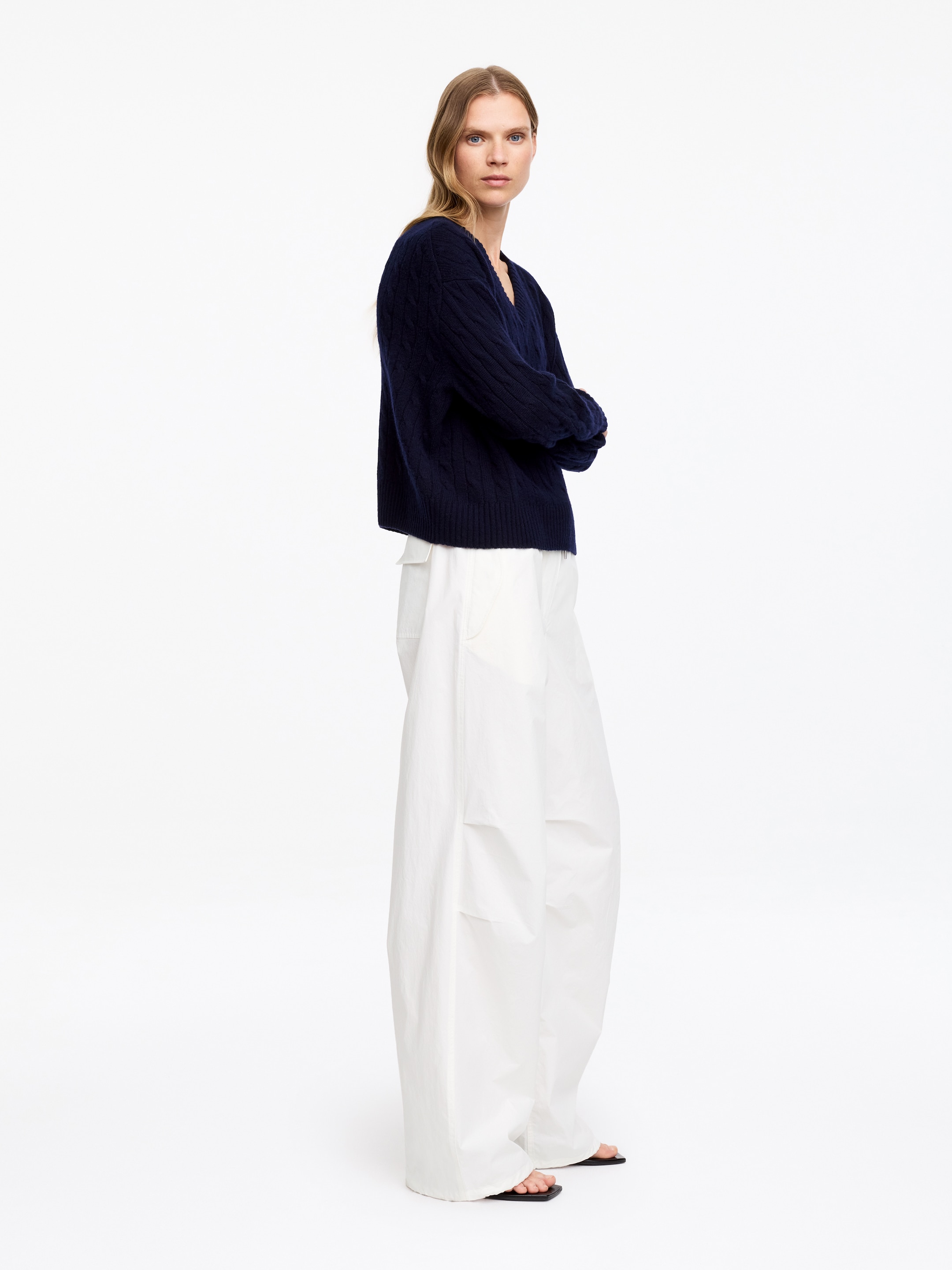 Cotton Pleat-Knee Trousers - White - Relaxed fit - Women - StillMedia/Lookbook - 2