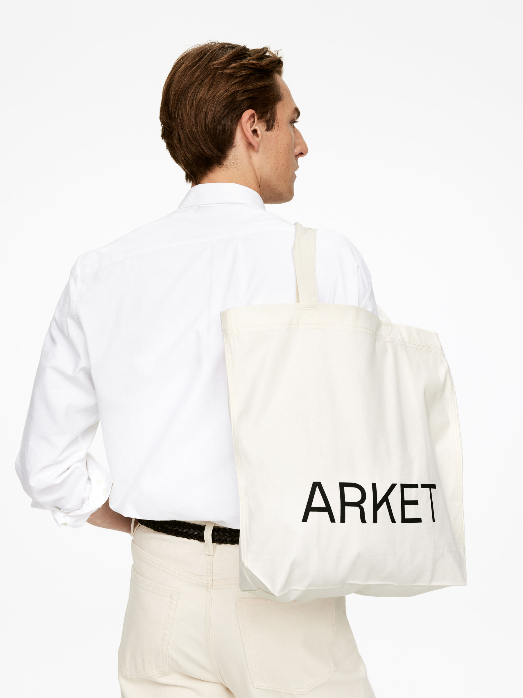 Sac fourre-tout en toile ARKET - Blanc cassé - Homme - StillMedia/Lookbook - 6