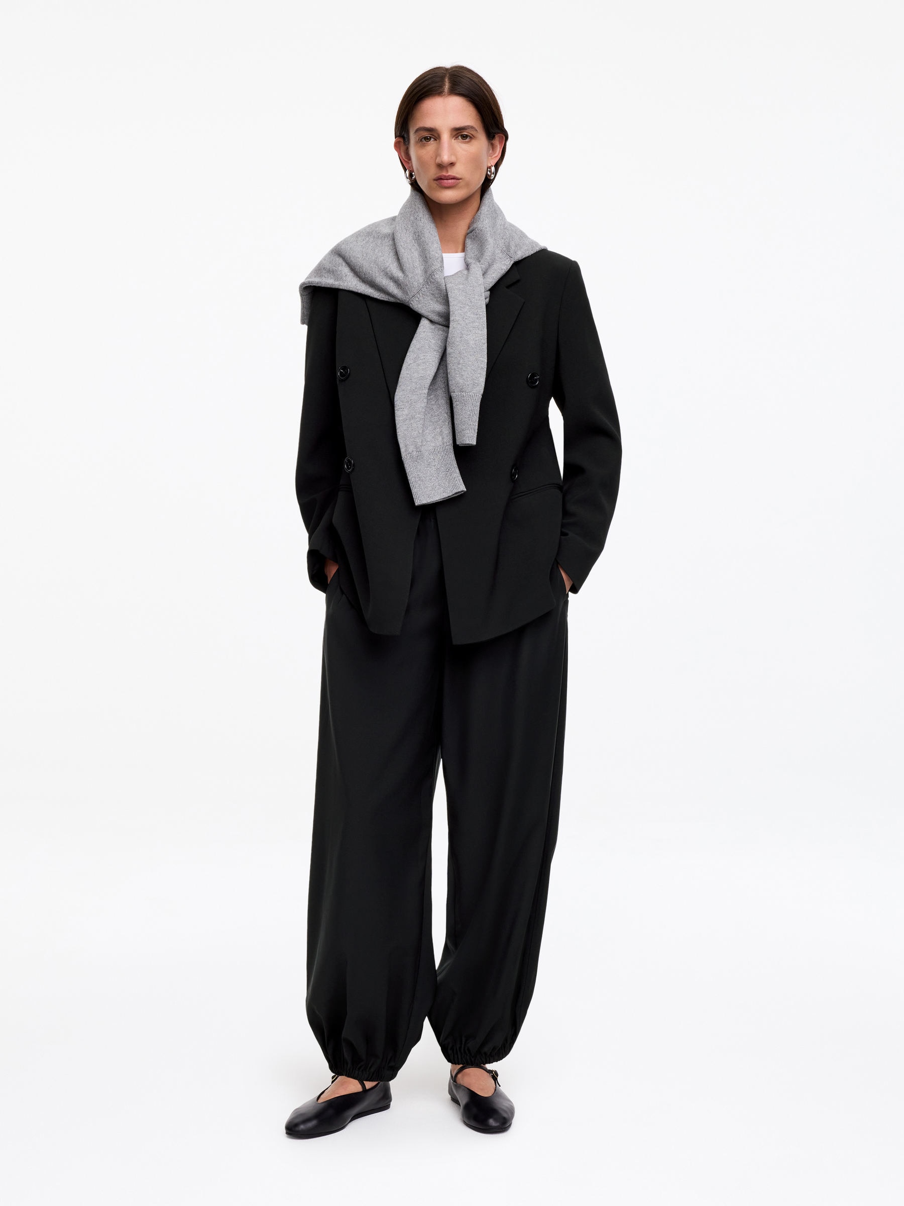 Barrel-Leg Trousers - Black - Relaxed fit - Women - StillMedia/Lookbook - 8