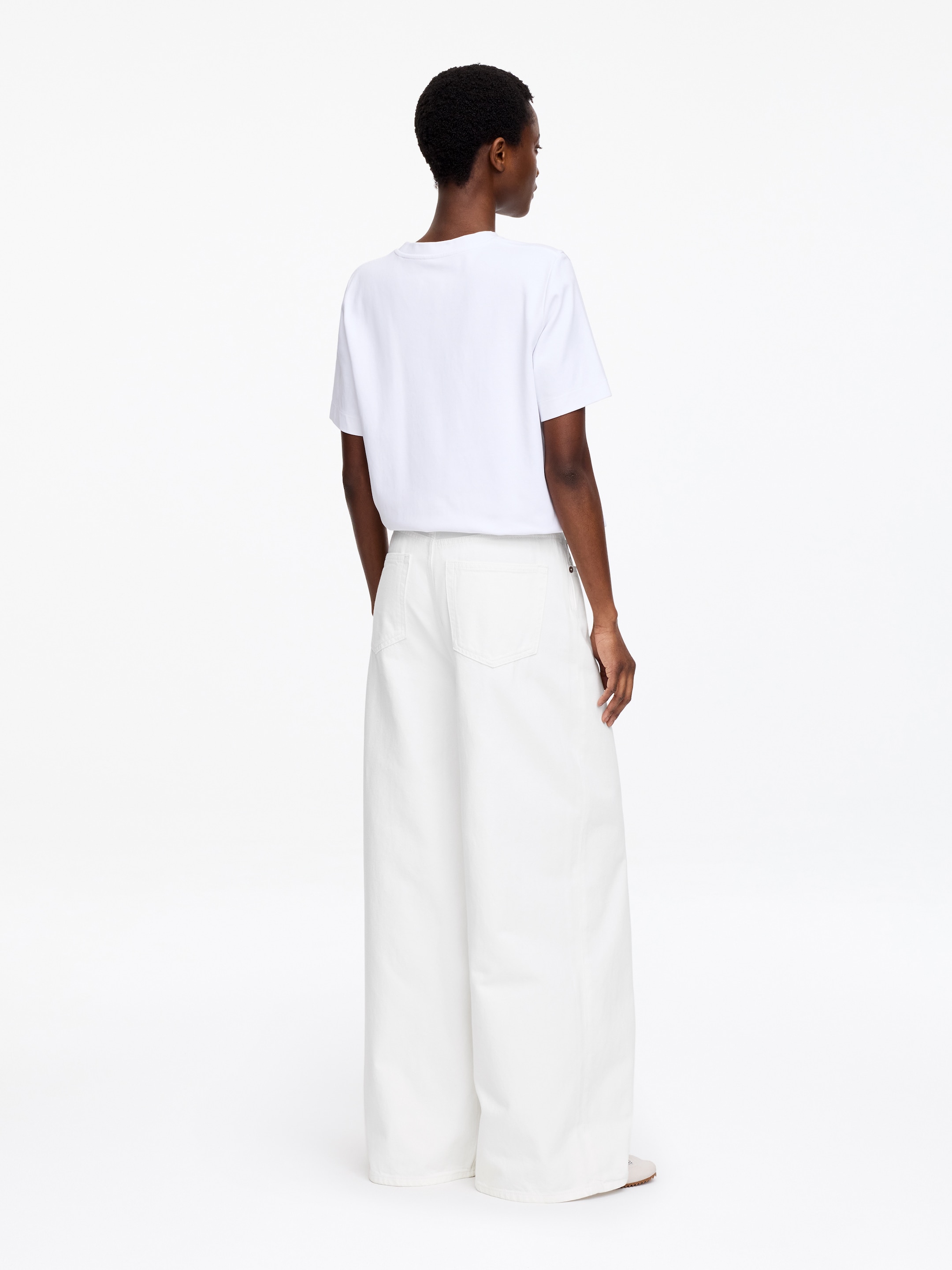 CEDAR Oversized Wide Jeans - White - Oversized - Women - StillMedia/Lookbook - 6