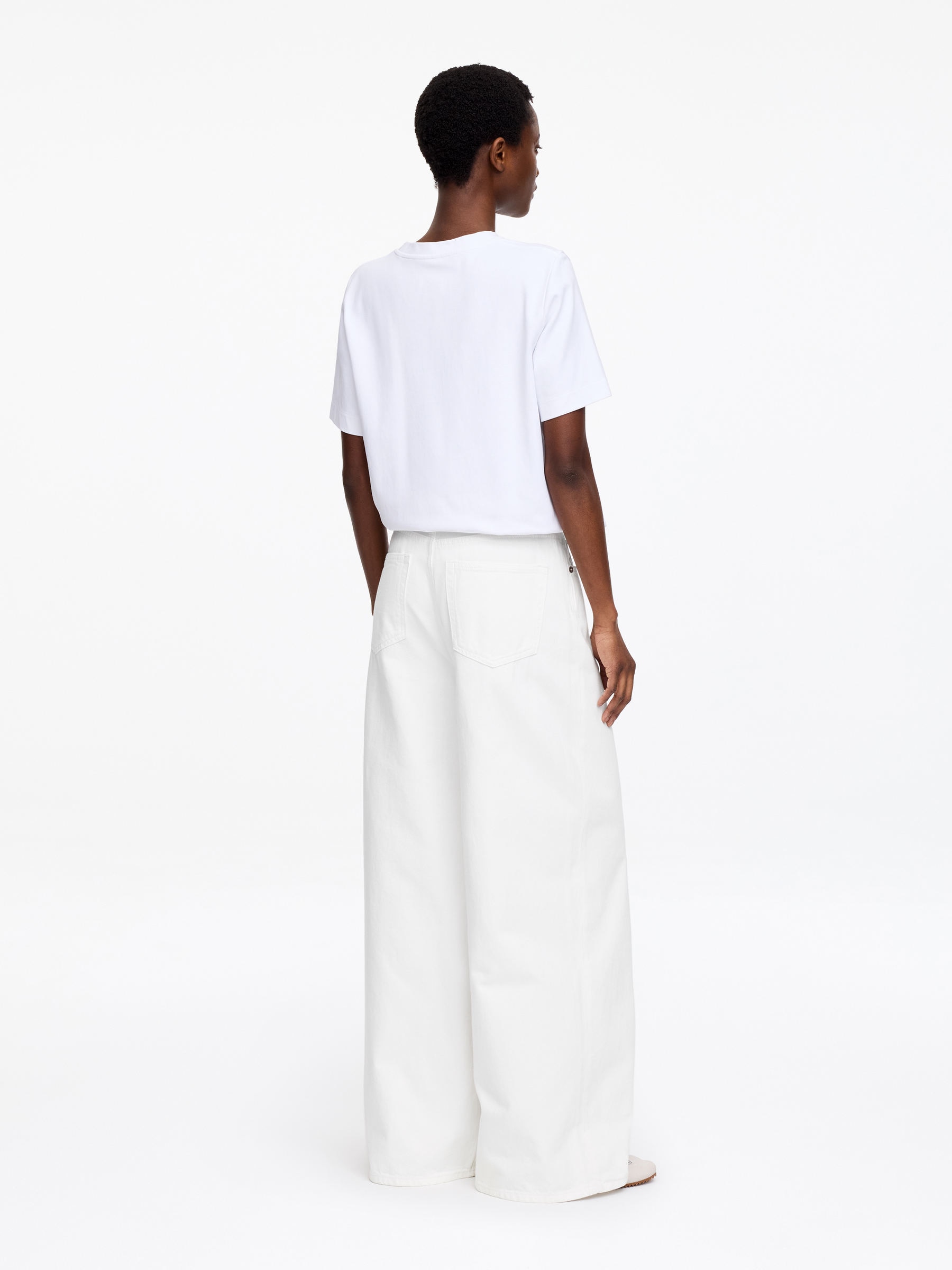 CEDAR Oversized Wide Jeans - White - Oversized - Women - StillMedia/Lookbook - 6