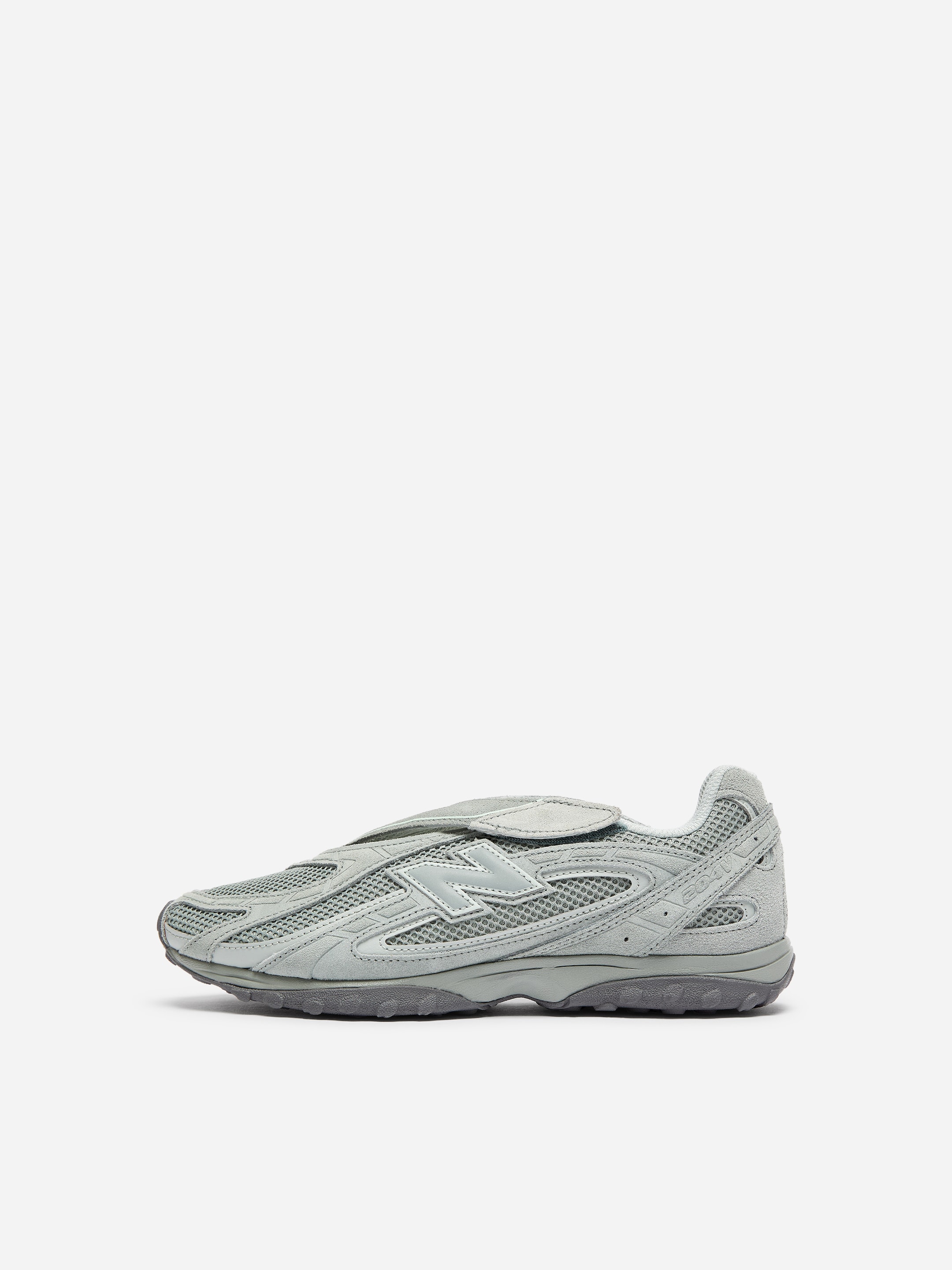 New Balance 204V trainers - Light green - women - StillMedia/DescriptiveStillLife - 1