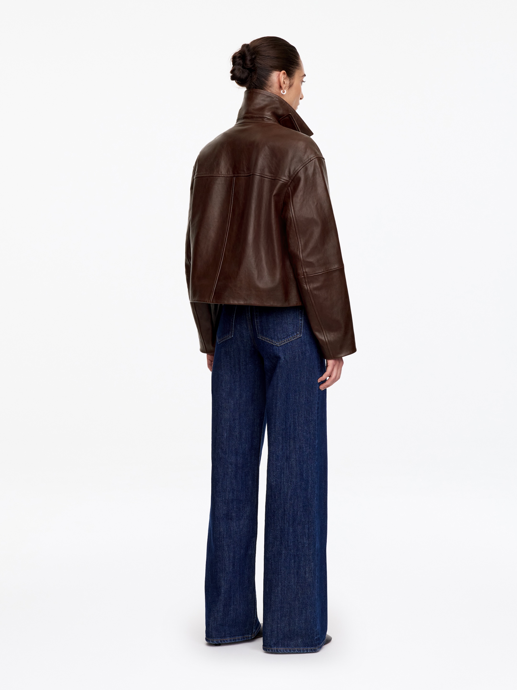 Krótka skórzana kurtka - Ciemnobrązowy - Fason normalny - women - StillMedia/Lookbook - 9