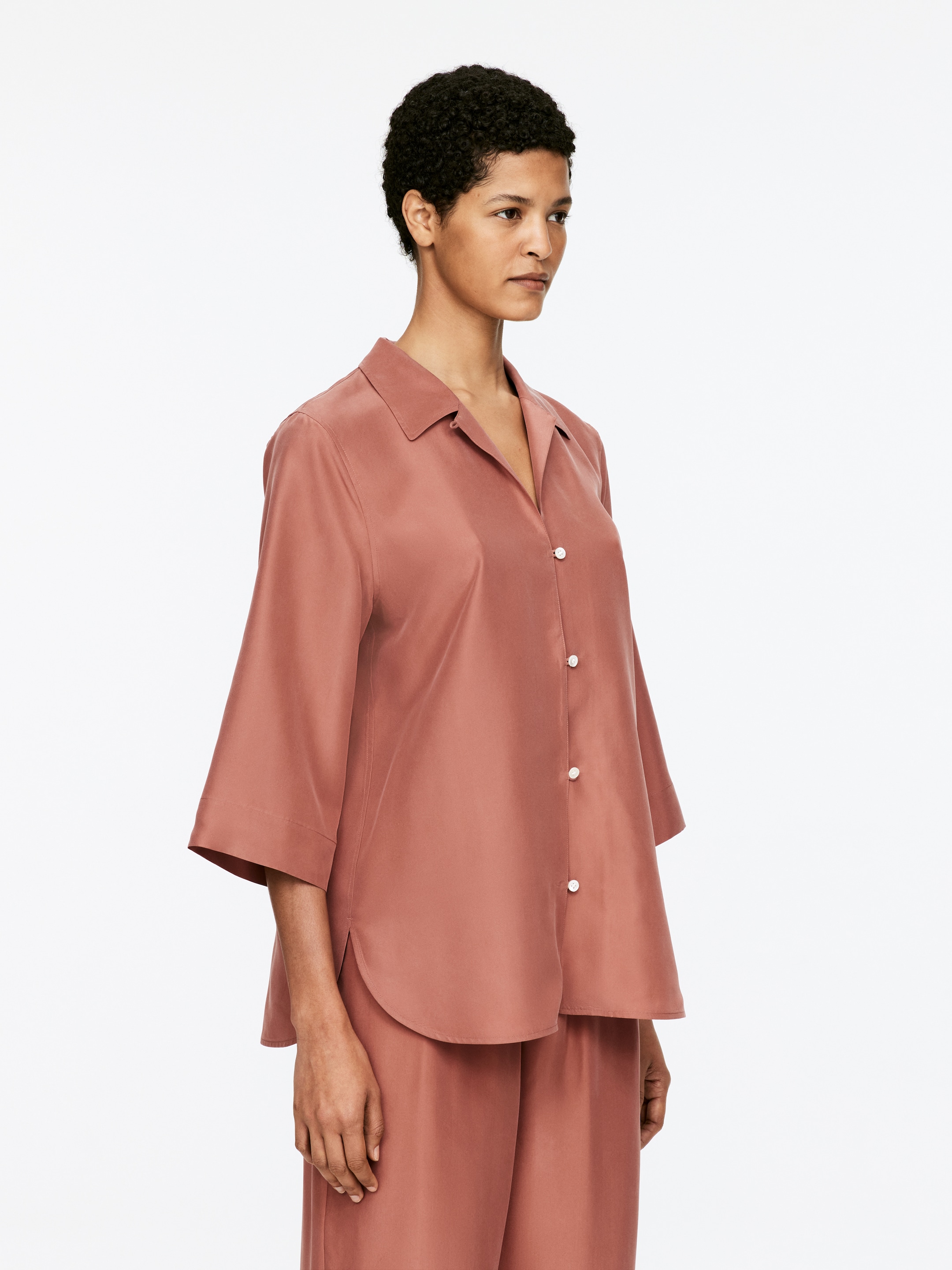 Visa större bild: Sidenskjorta med lös passform - Roströd - DAM | H&M SE 2