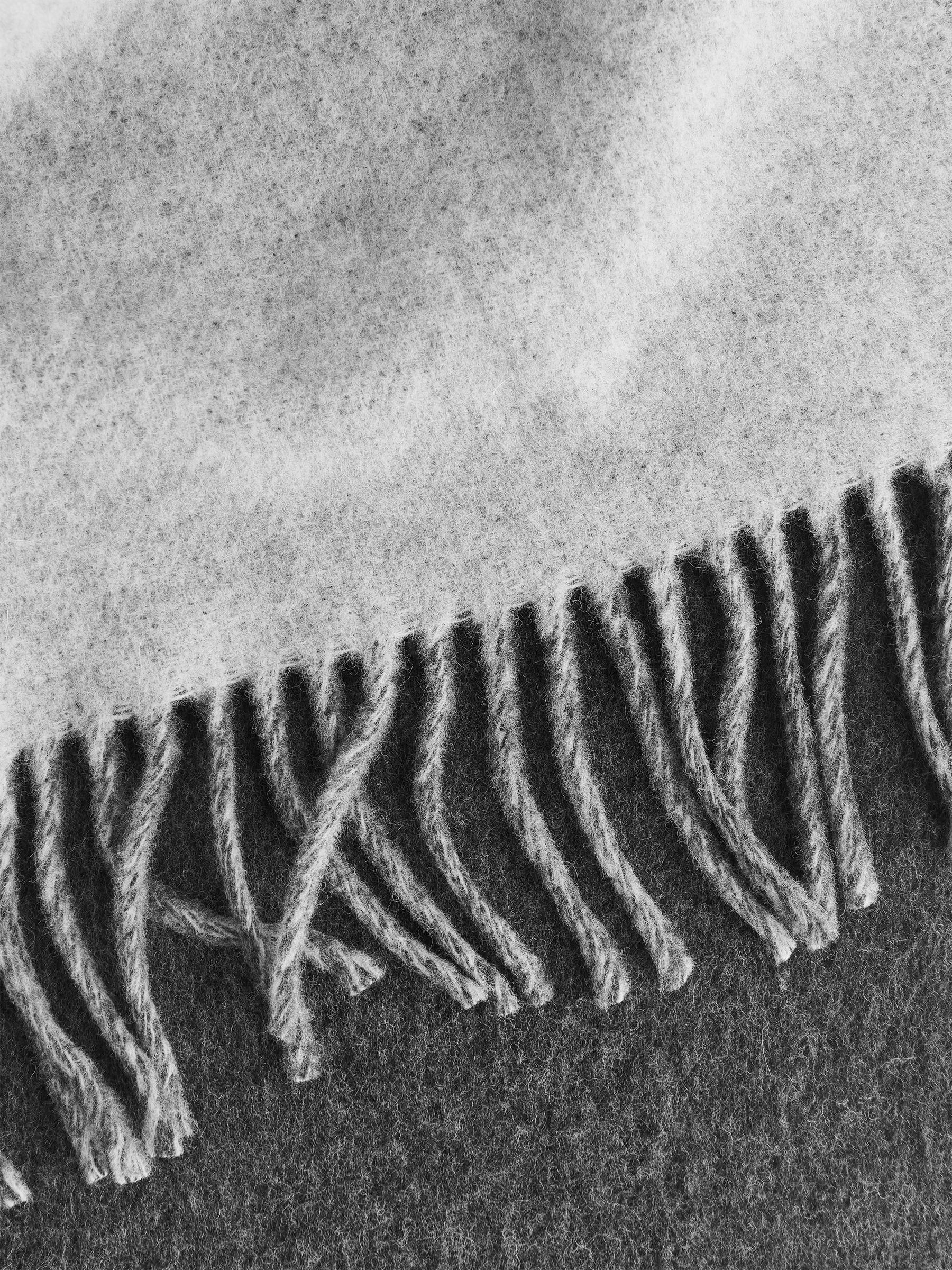 FringedWoolScarf - Light Grey/Dark Grey - Women - StillMedia/DescriptiveDetail - 2