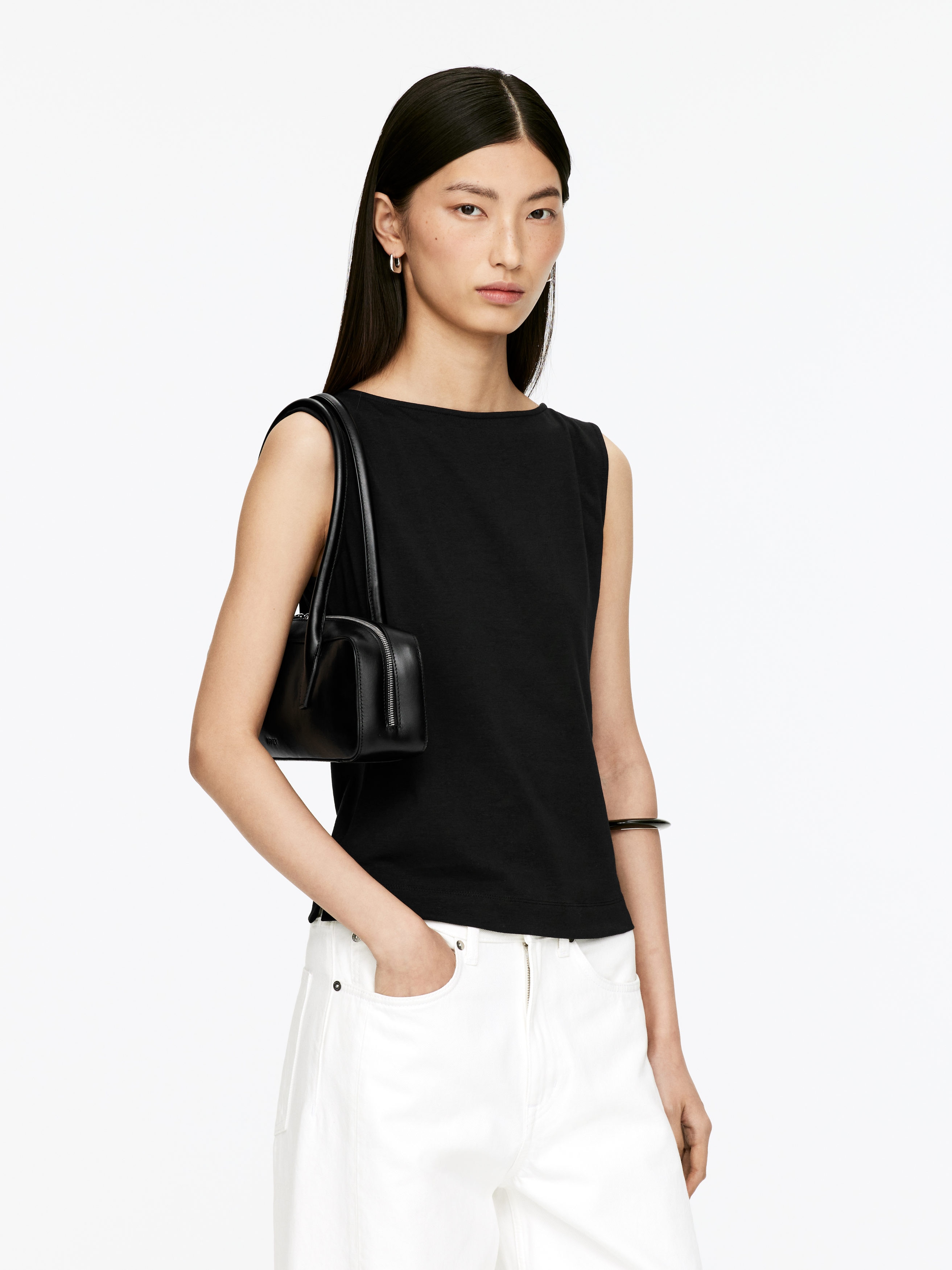 Boat Neck Tank Top - Black - Slim fit - Women - StillMedia/Lookbook - 4
