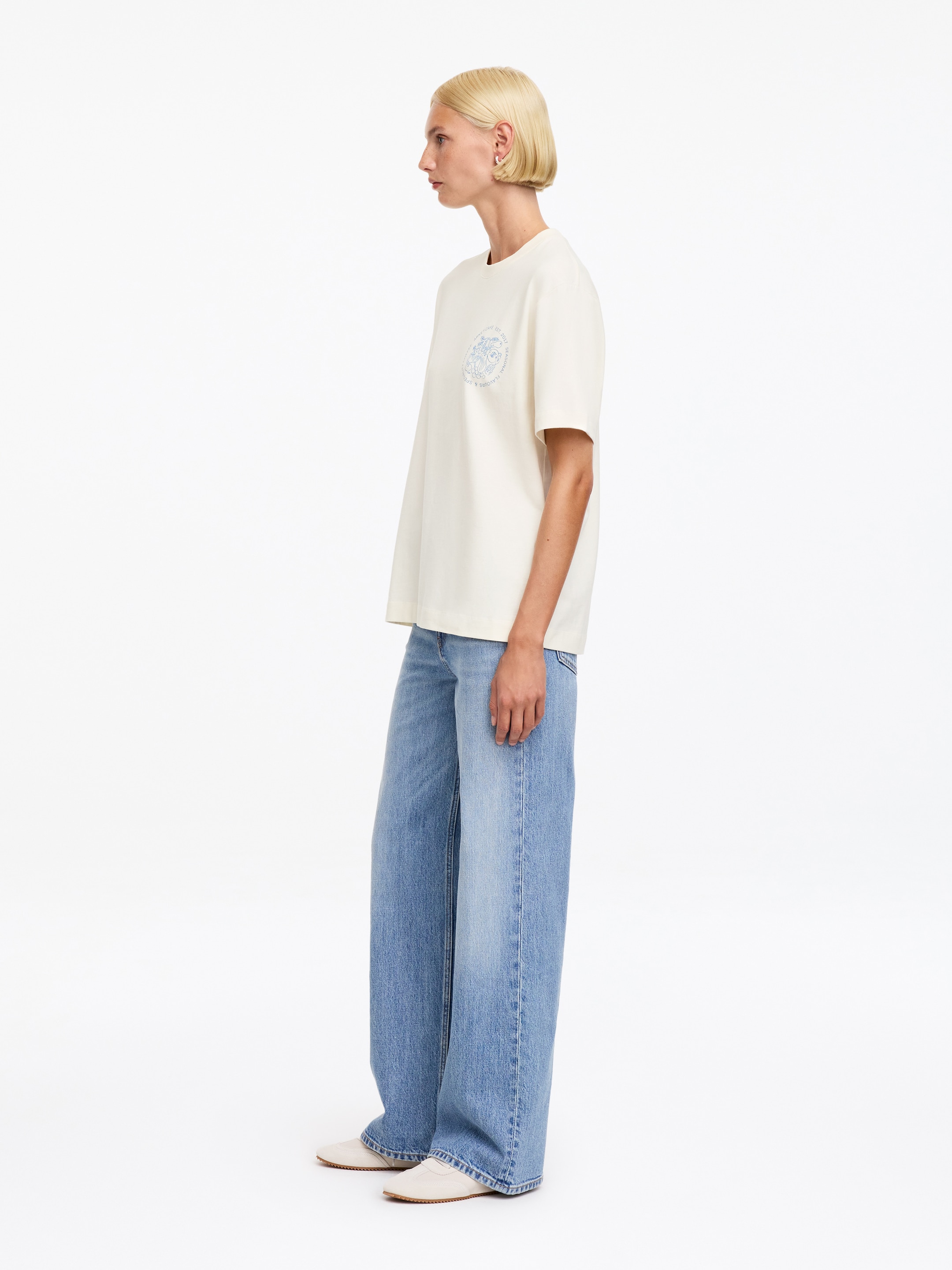 ARKET CAFÉ Printed T-Shirt - Off White/Blue - Loose fit - Café - StillMedia/Lookbook - 9
