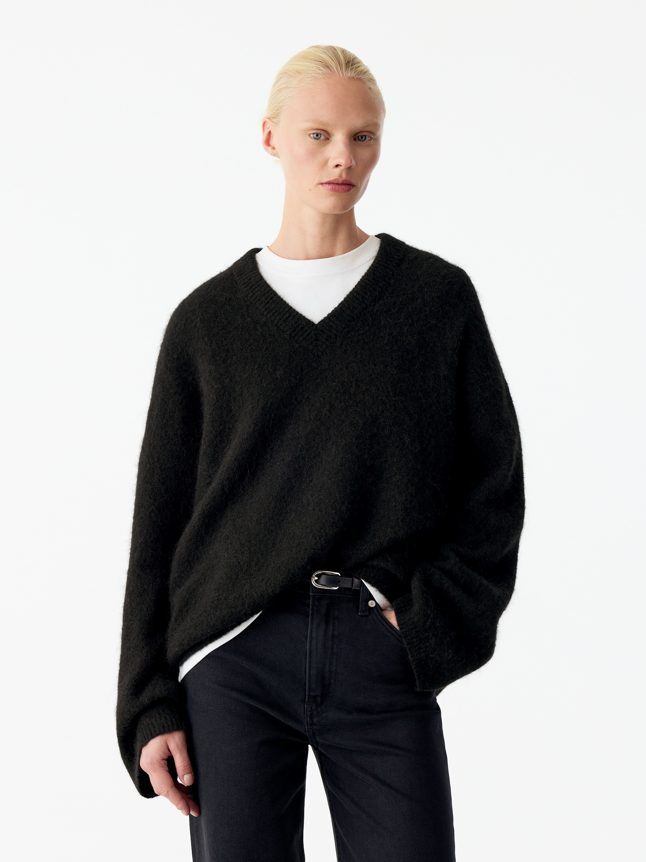 Alpaca-Wool Blend V-Neck Jumper - Black - Loose fit - women - StillMedia/Lookbook - 16