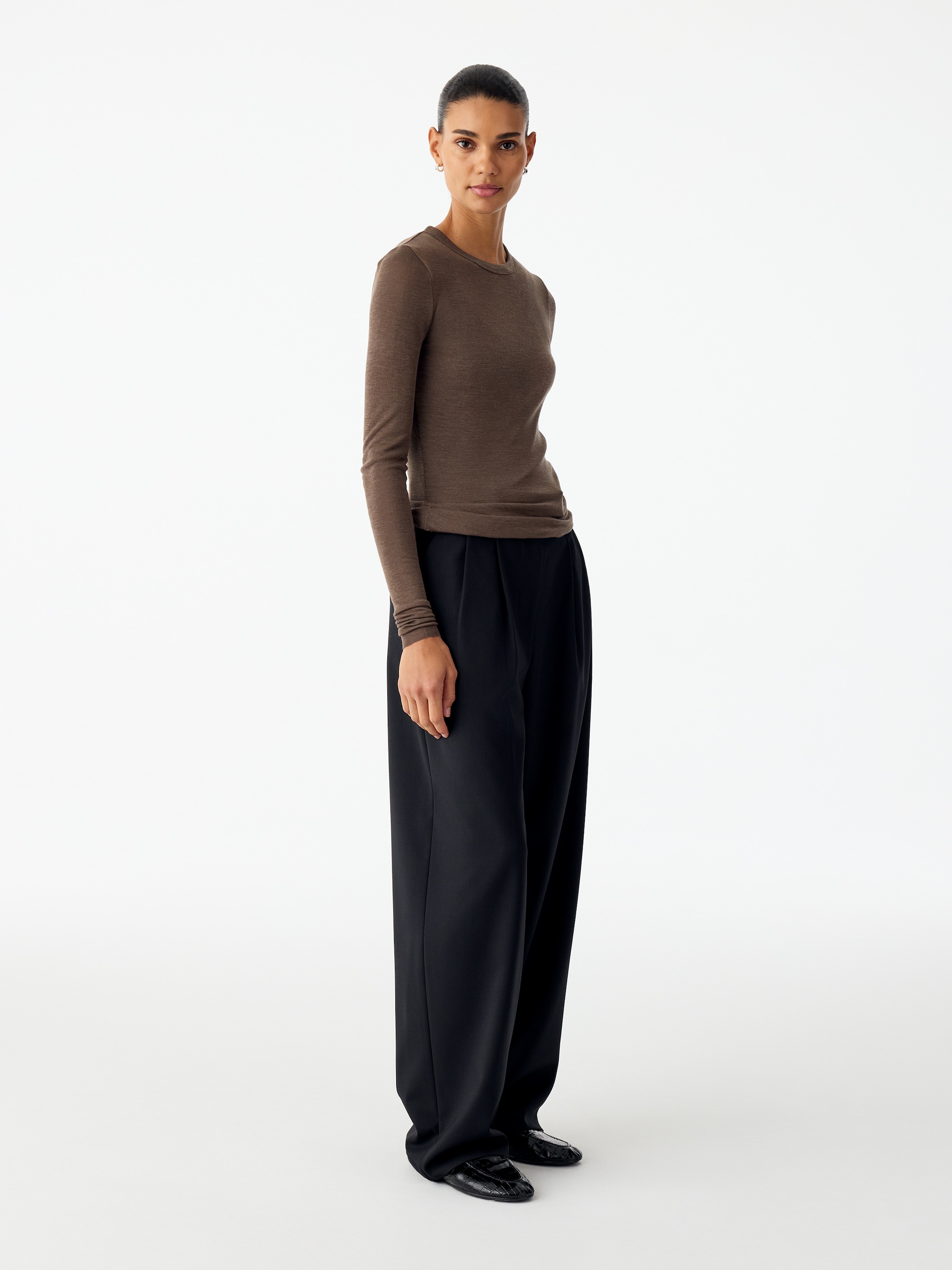 Langärmliges Oberteil aus Merinowolle - Graubraun - Slim Fit - women - StillMedia/Lookbook - 4