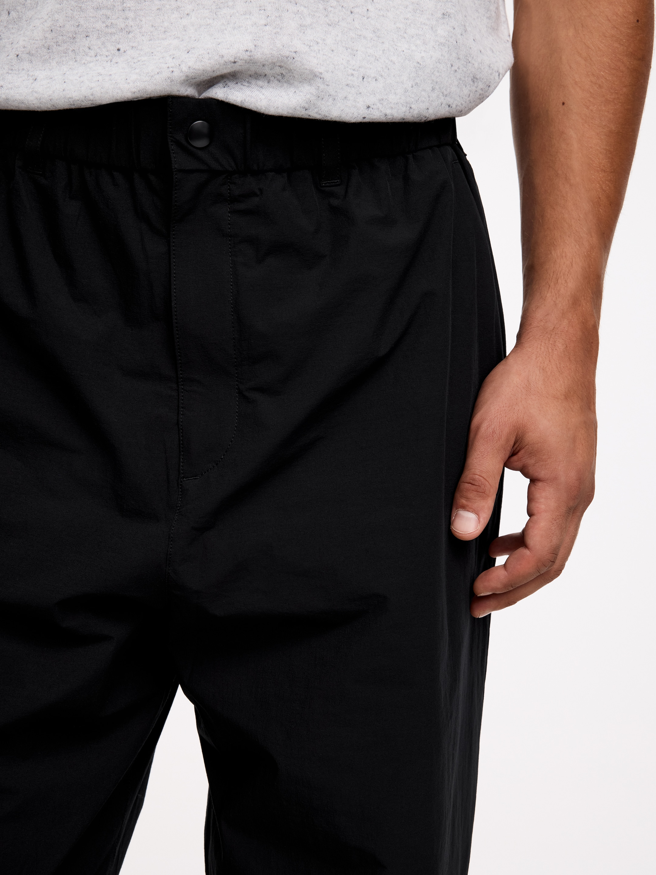 ARKET ACTIVE Hybrid Trousers - Black - Regular fit - Men - StillMedia/Lookbook - 4