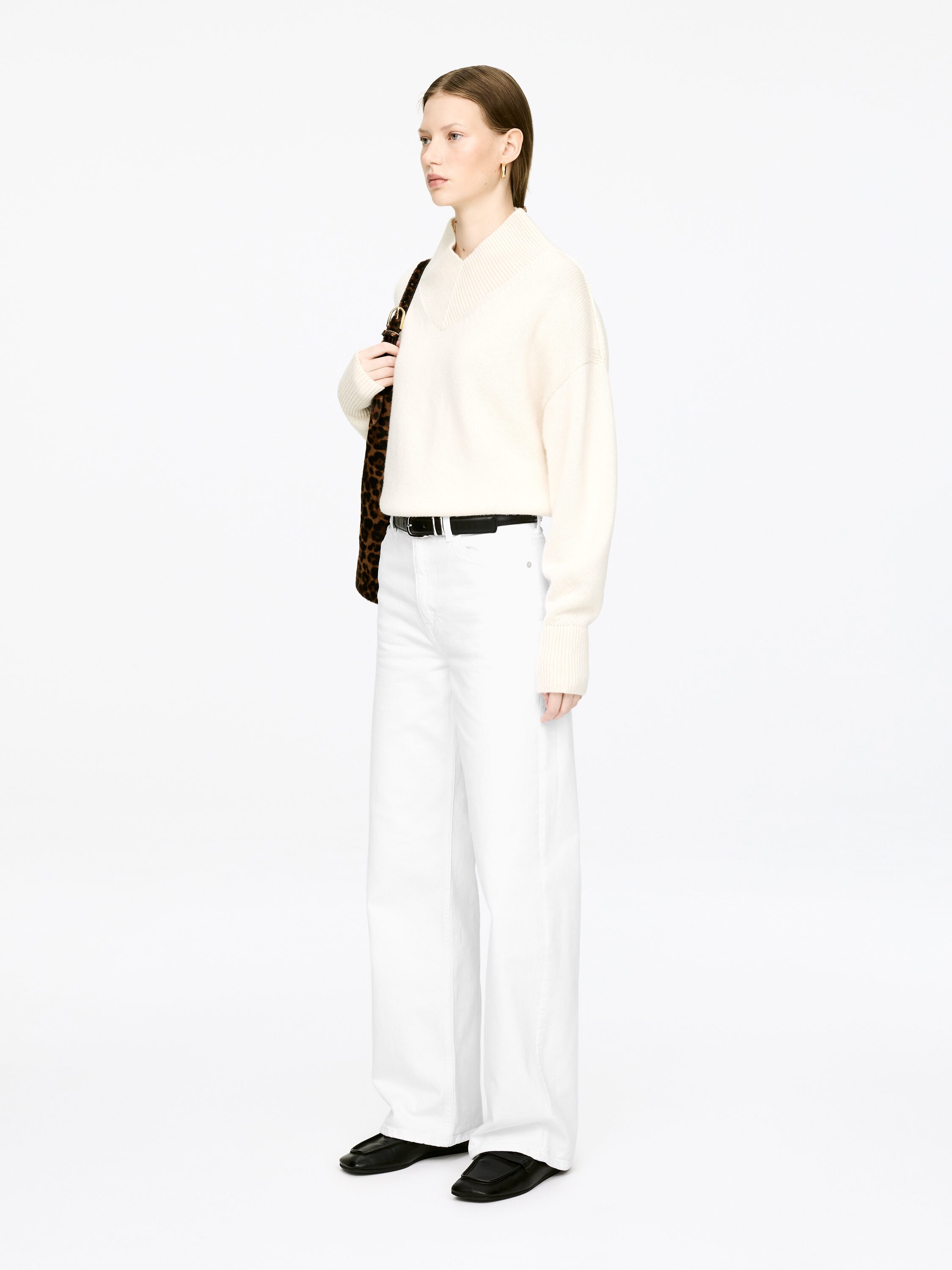 LUPINE Flared Jeans - White - Slim fit - Women - StillMedia/Lookbook - 10