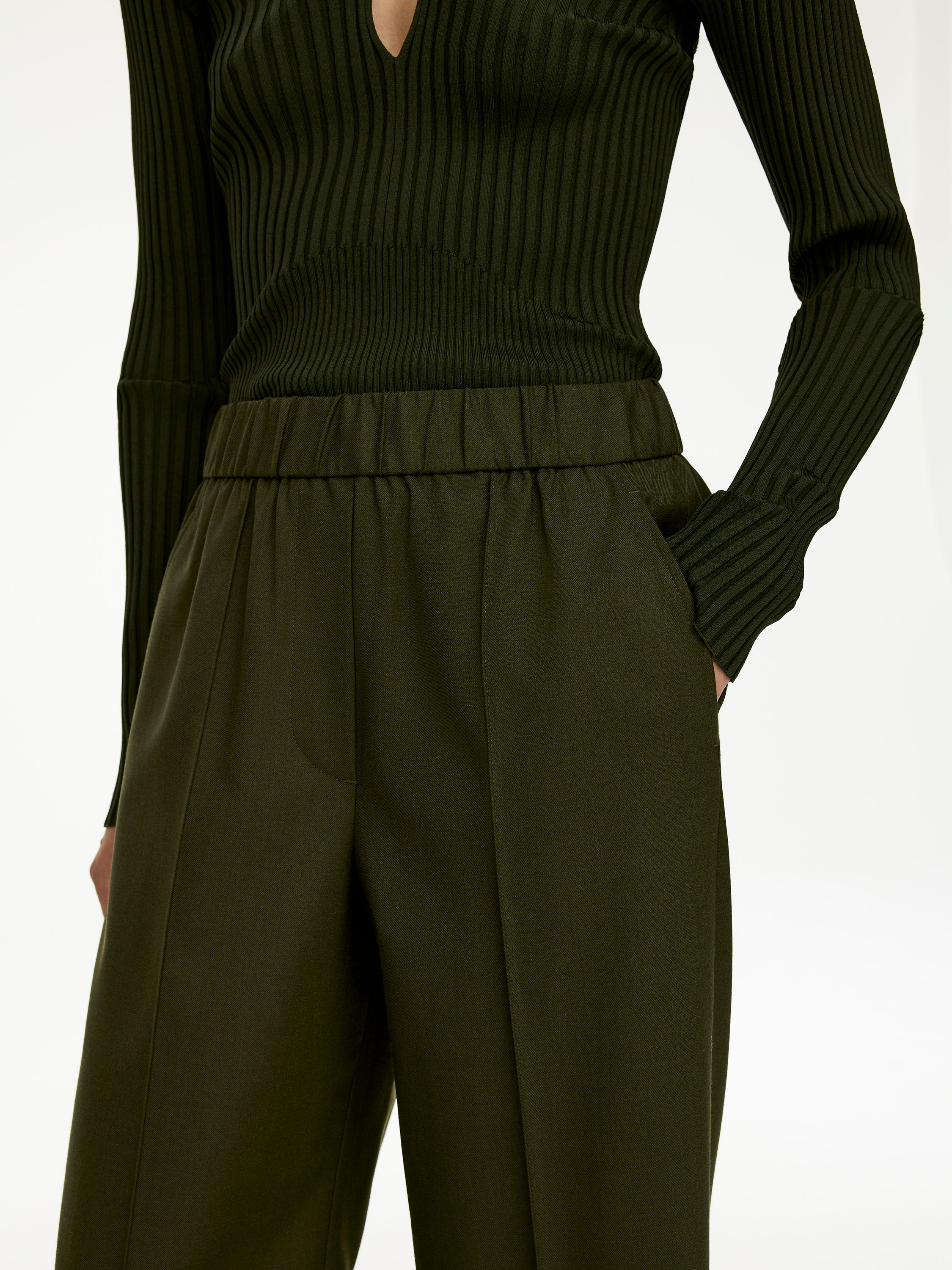 Elastic Waist Tailored Trousers - Dark Green - Relaxed fit - Women - StillMedia/Lookbook - 4
