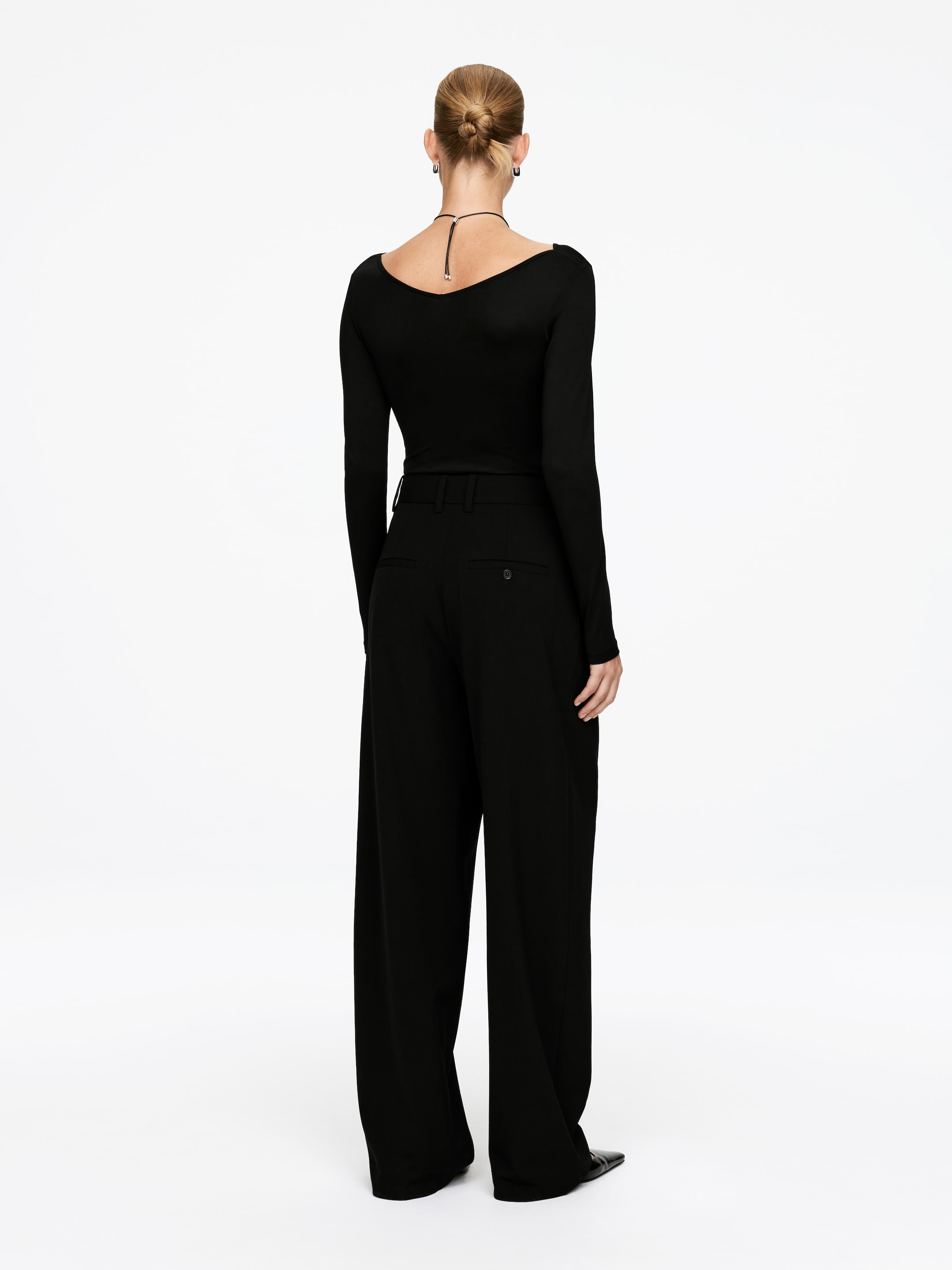 Grösseres Bild ansehen: Body mit V-Ausschnitt - Schwarz - DAMEN | H&M CH 4